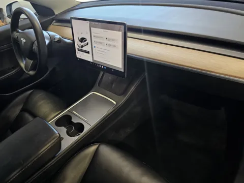 More photos of 2021 Tesla Model 3 Standard Range Plus at Premium Autos - Norco, CA