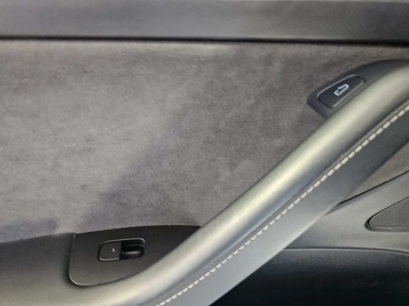 Tesla Model 3 photo 10