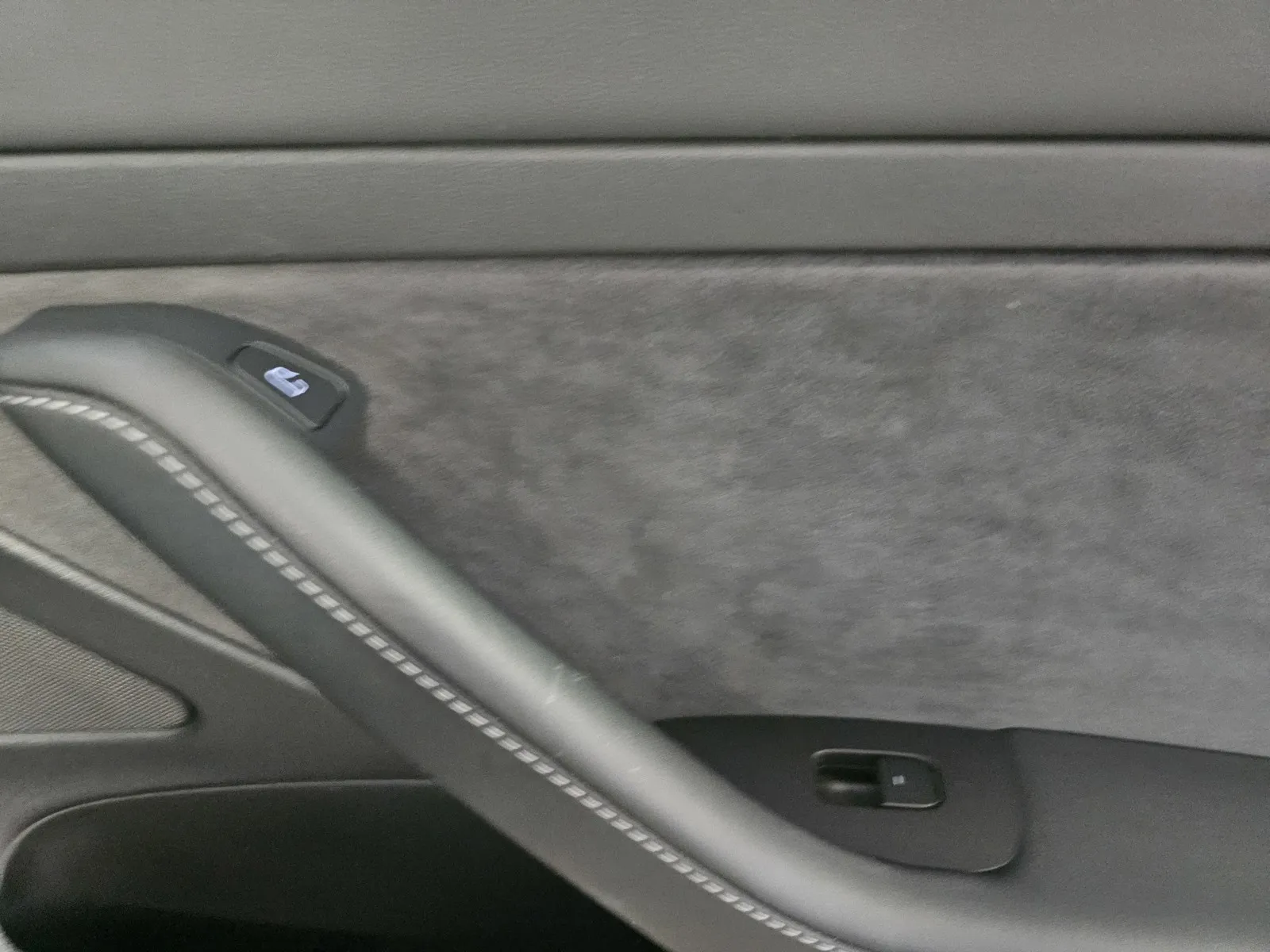 Tesla Model 3 photo 8