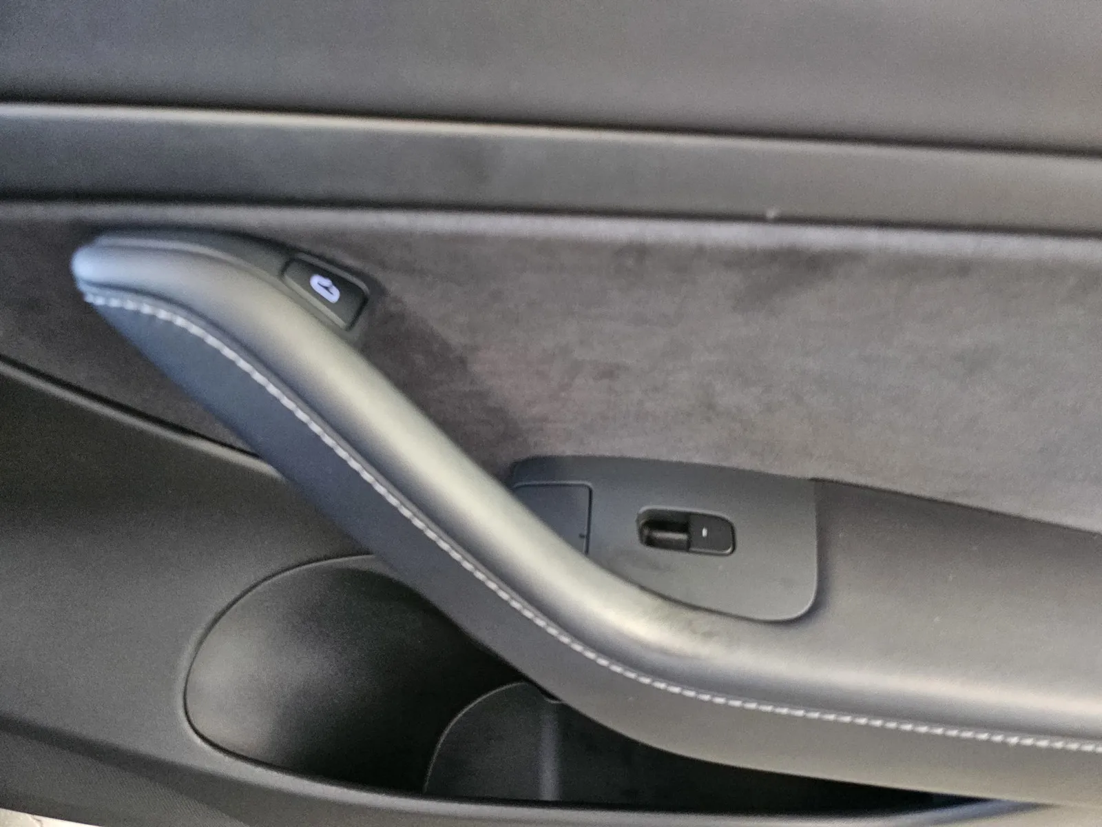 Tesla Model 3 photo 6