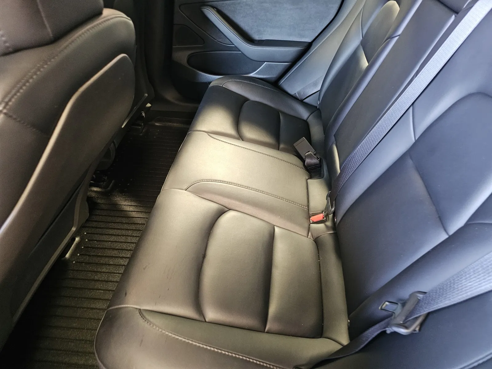 Tesla Model 3 photo 12