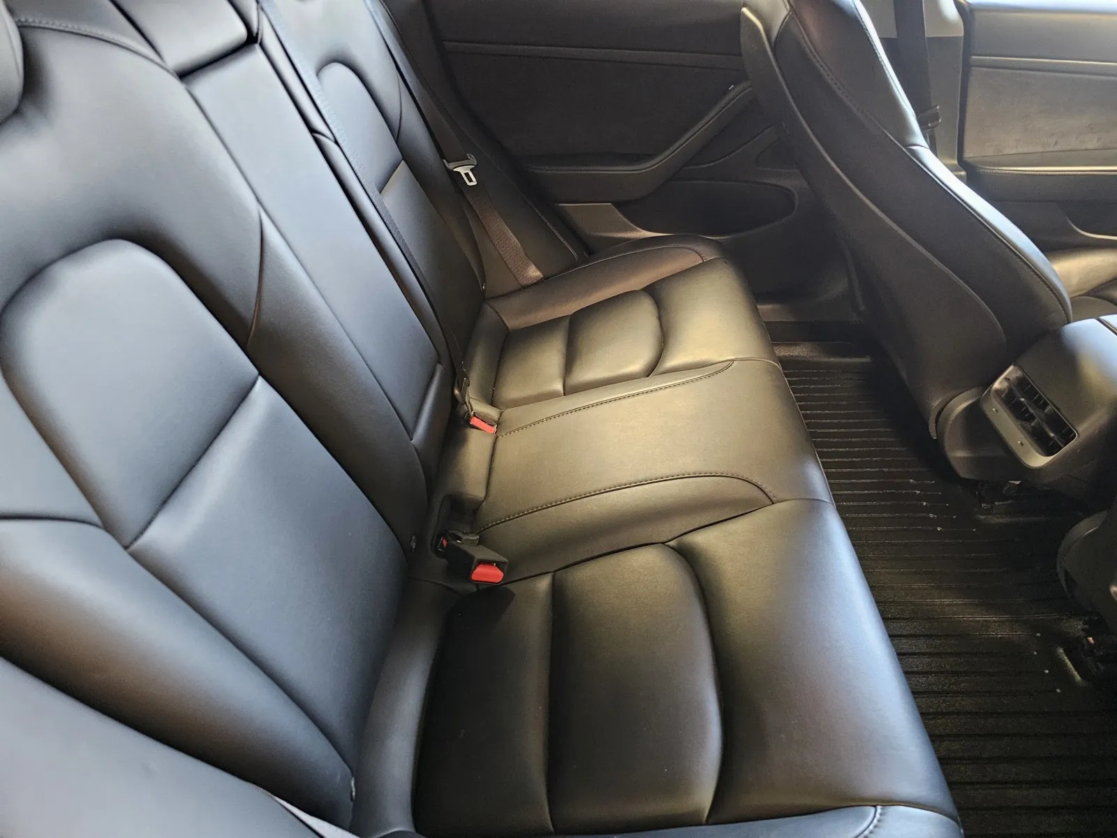 Tesla Model 3 photo 9
