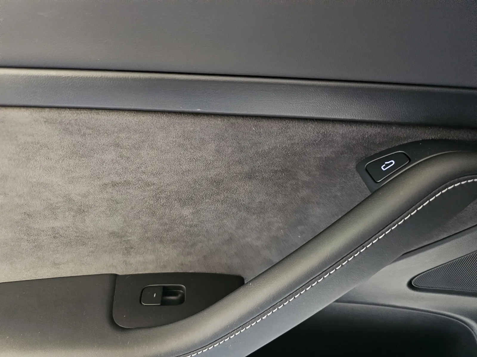 Tesla Model 3 photo 11