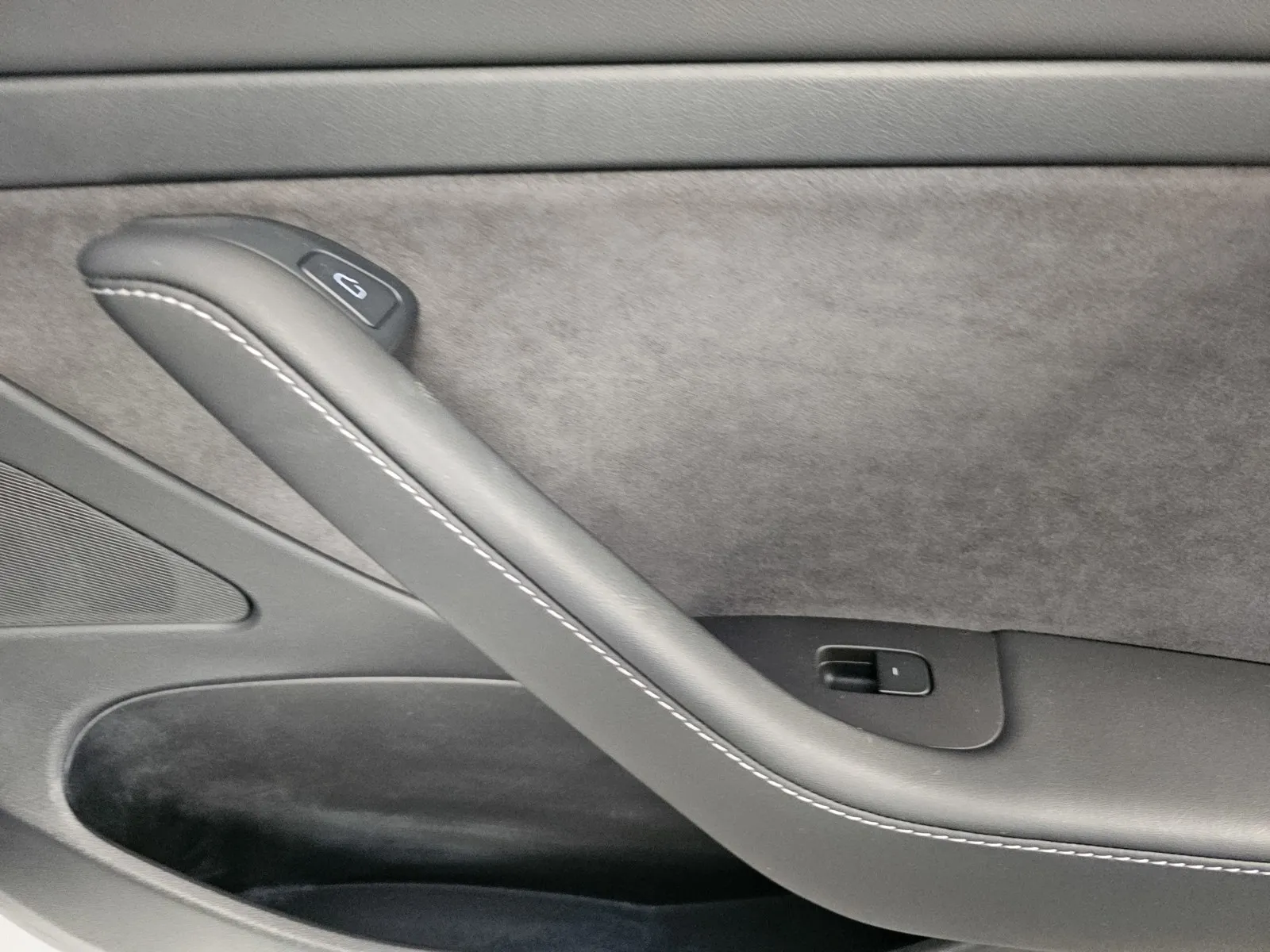 Tesla Model 3 photo 8