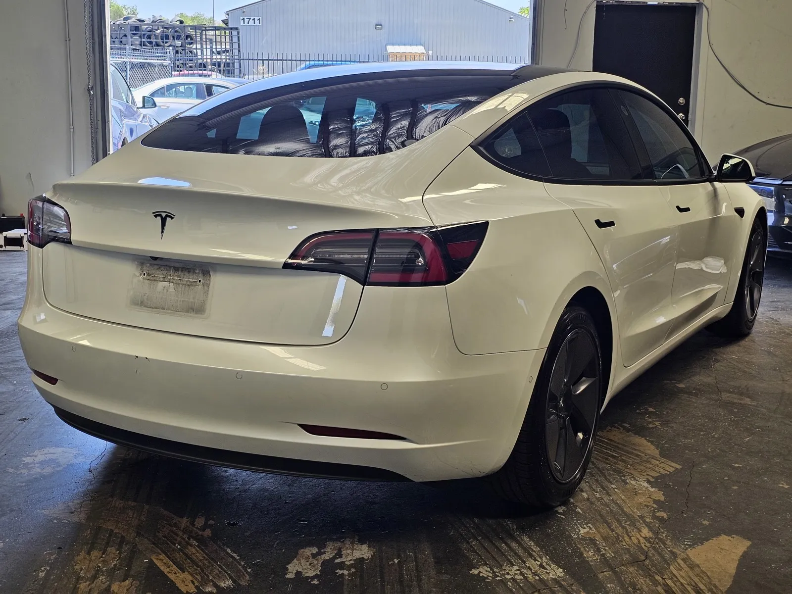 Tesla Model 3 photo 4