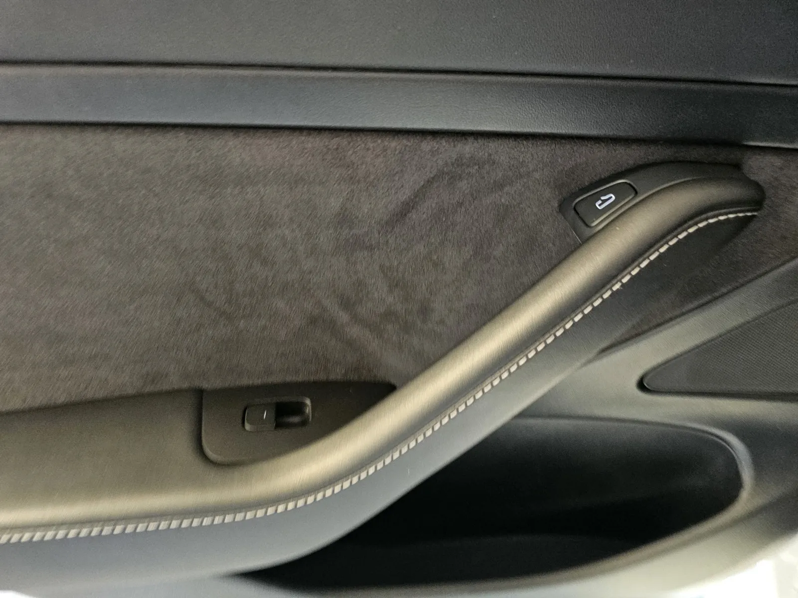 Tesla Model 3 photo 11