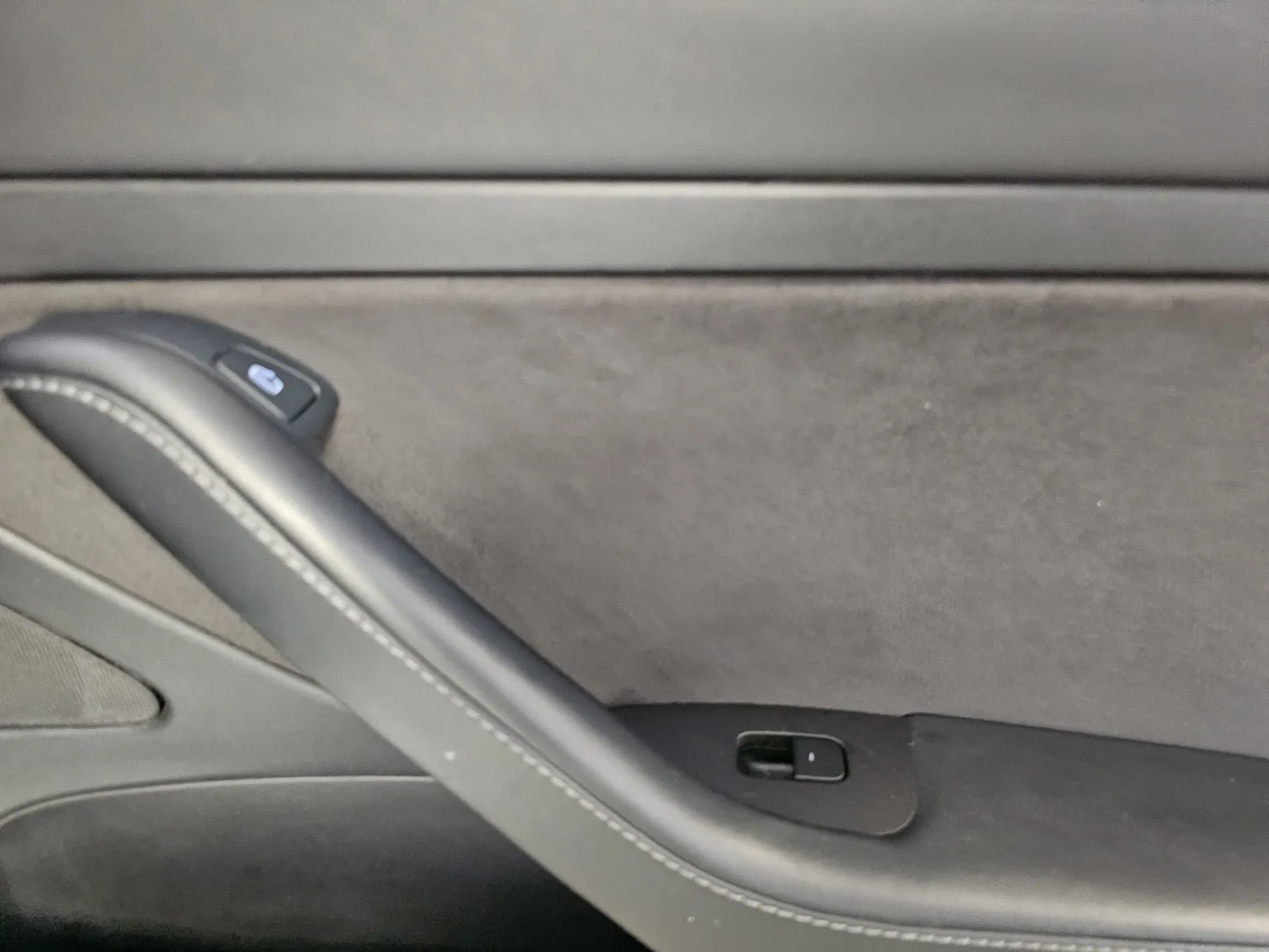 Tesla Model 3 photo 8