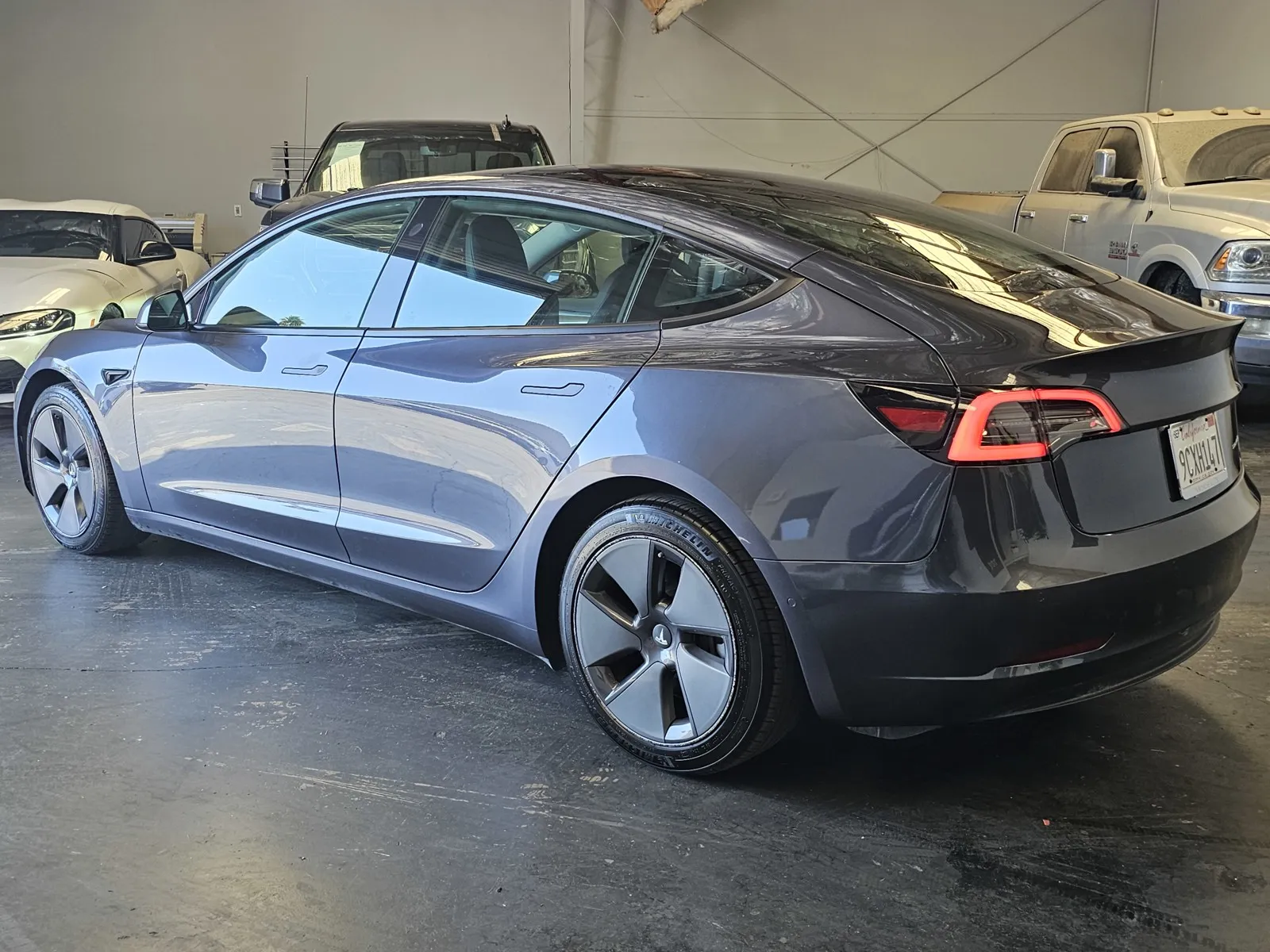 Tesla Model 3 photo 2