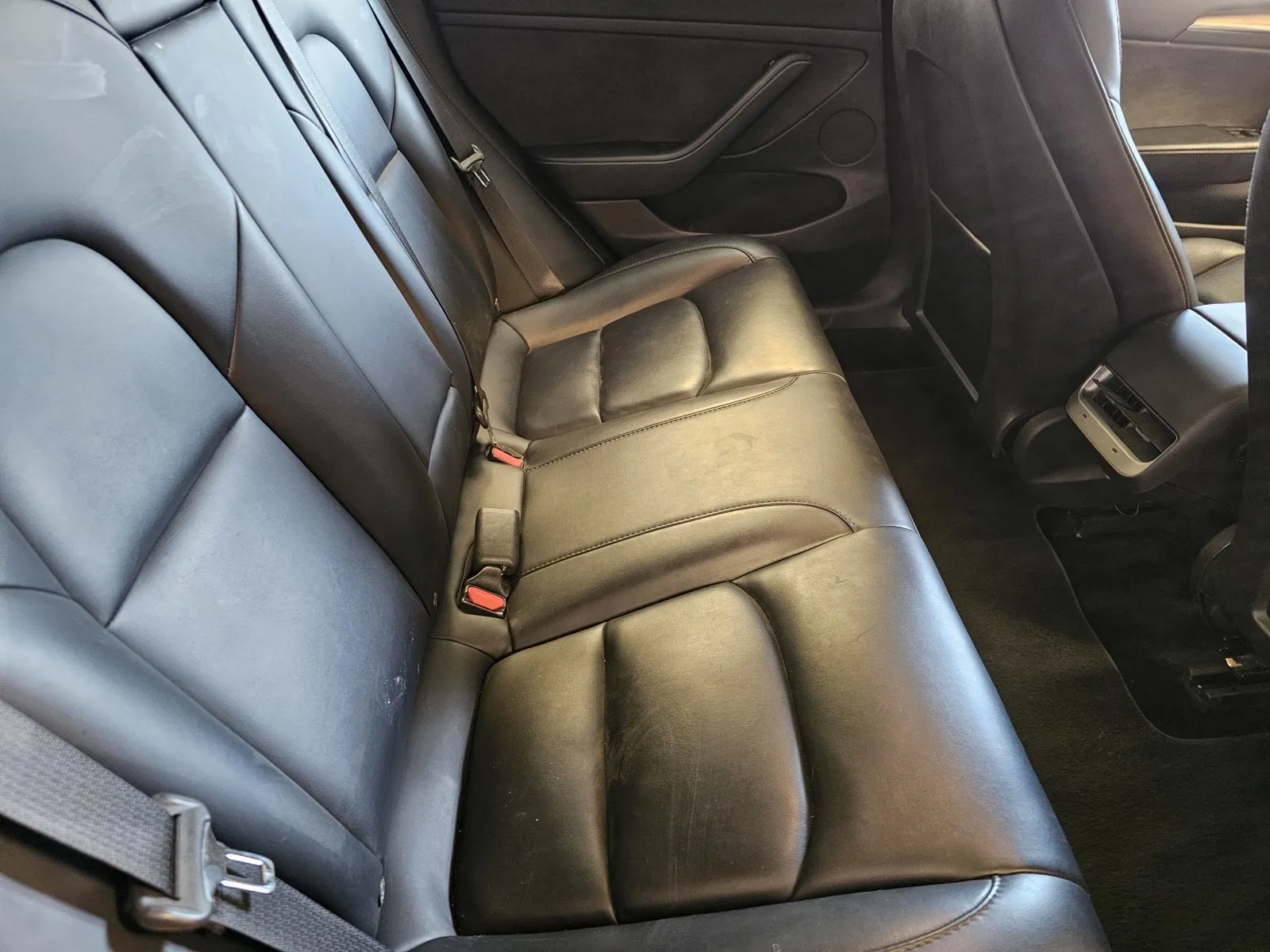 Tesla Model 3 photo 9