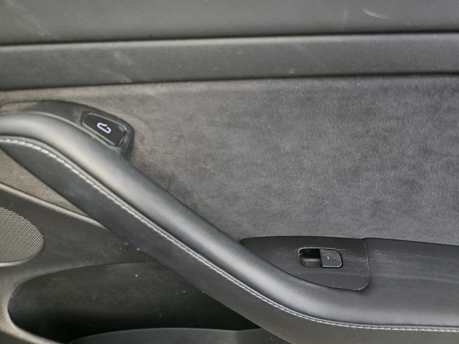 Tesla Model 3 photo 8