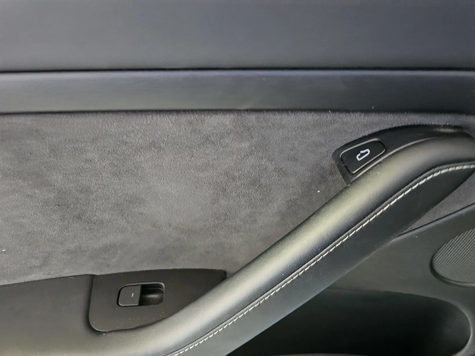 Tesla Model 3 photo 11