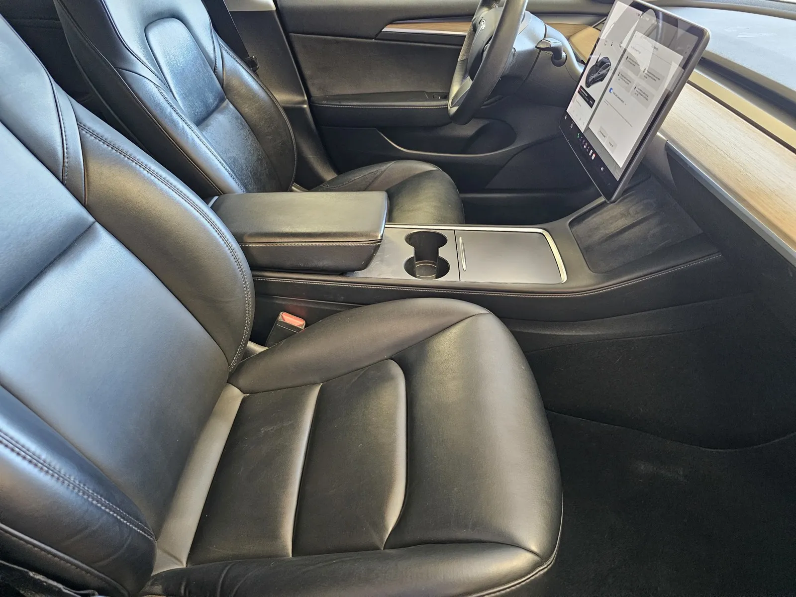 Tesla Model 3 photo 7