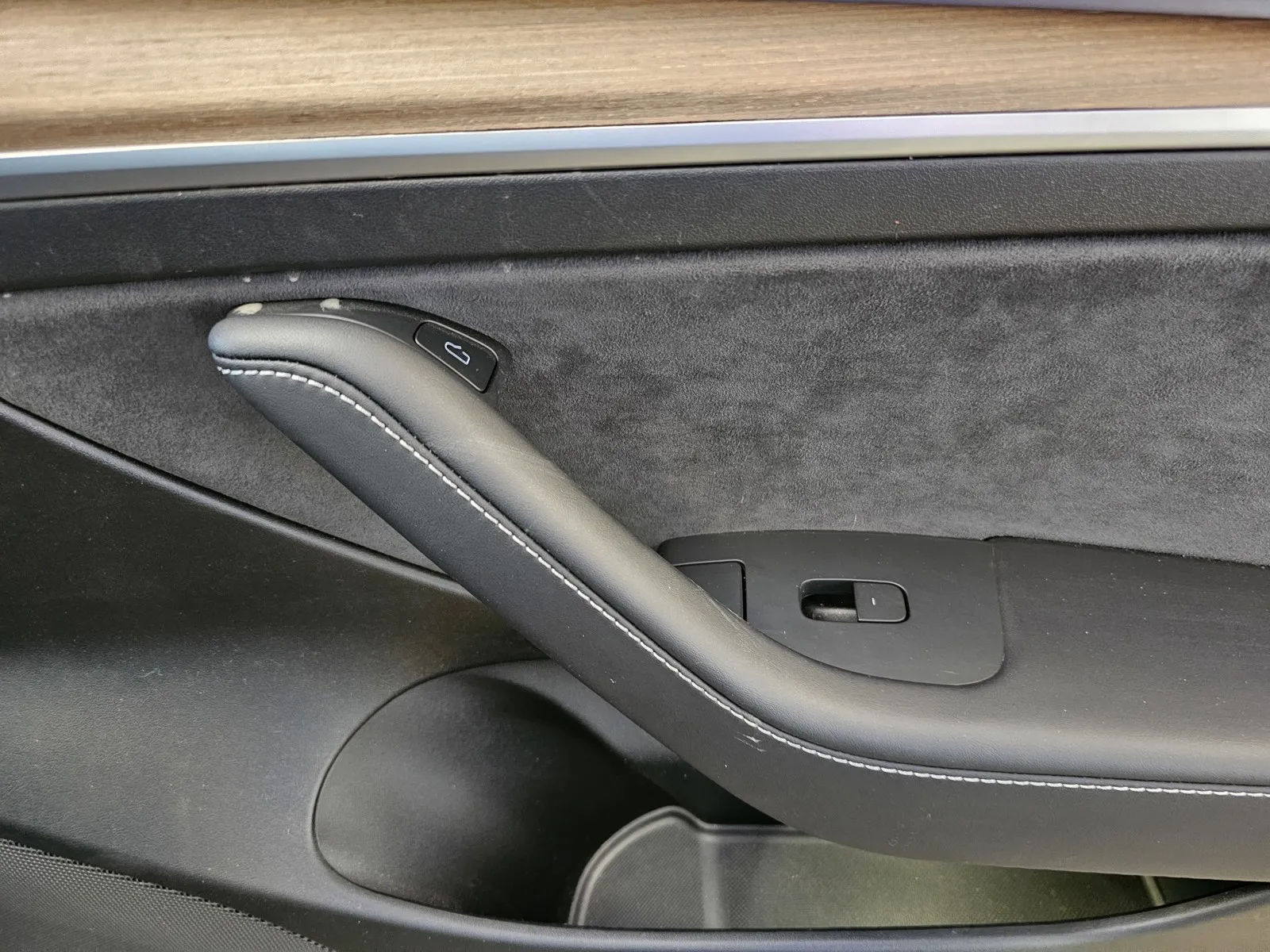 Tesla Model 3 photo 6