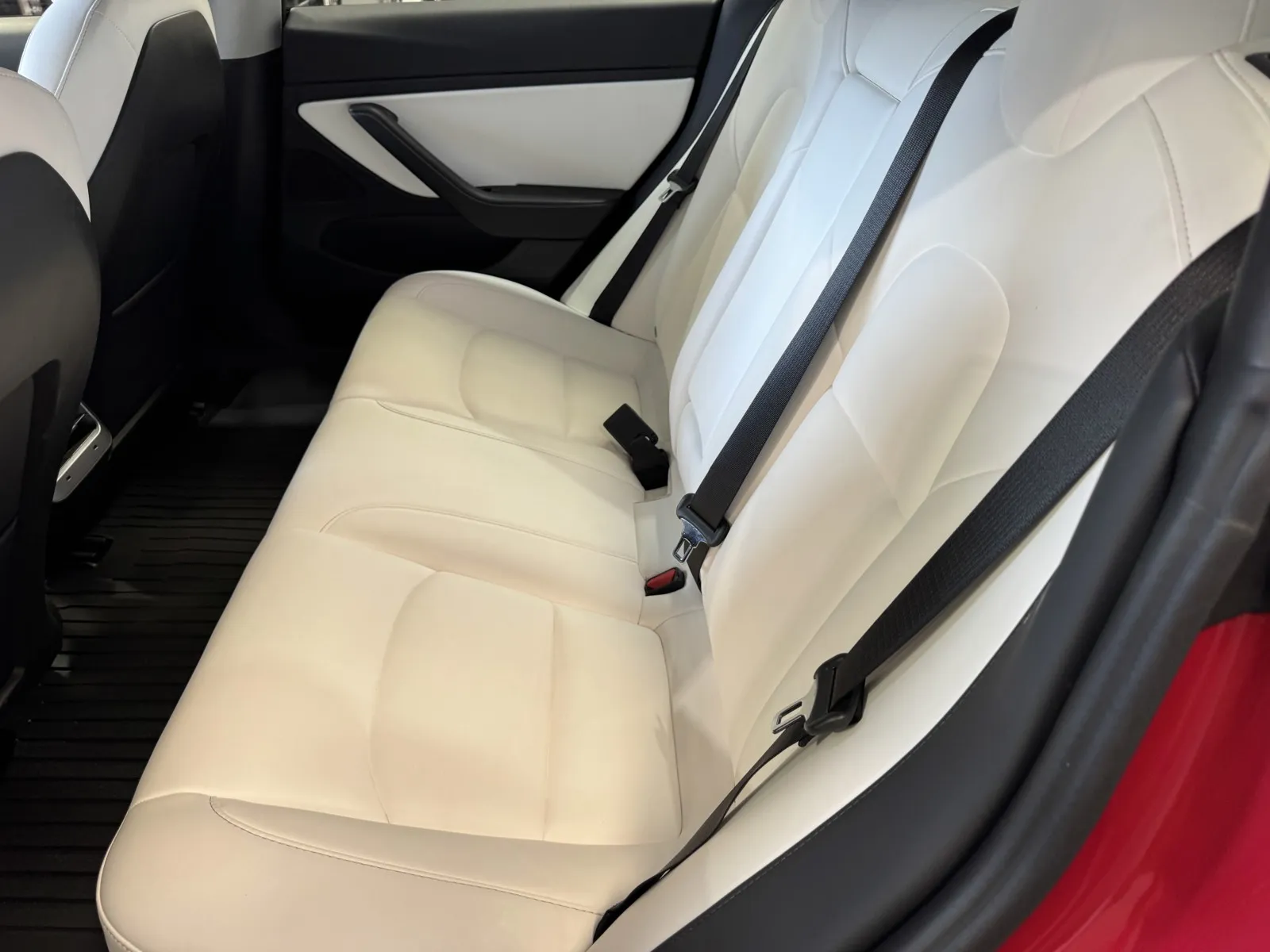 Tesla Model 3 photo 10