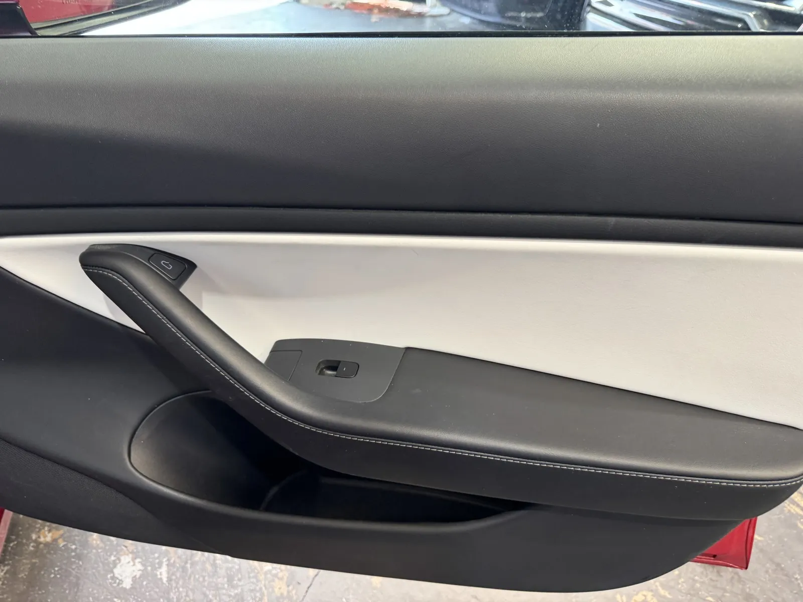 Tesla Model 3 photo 7