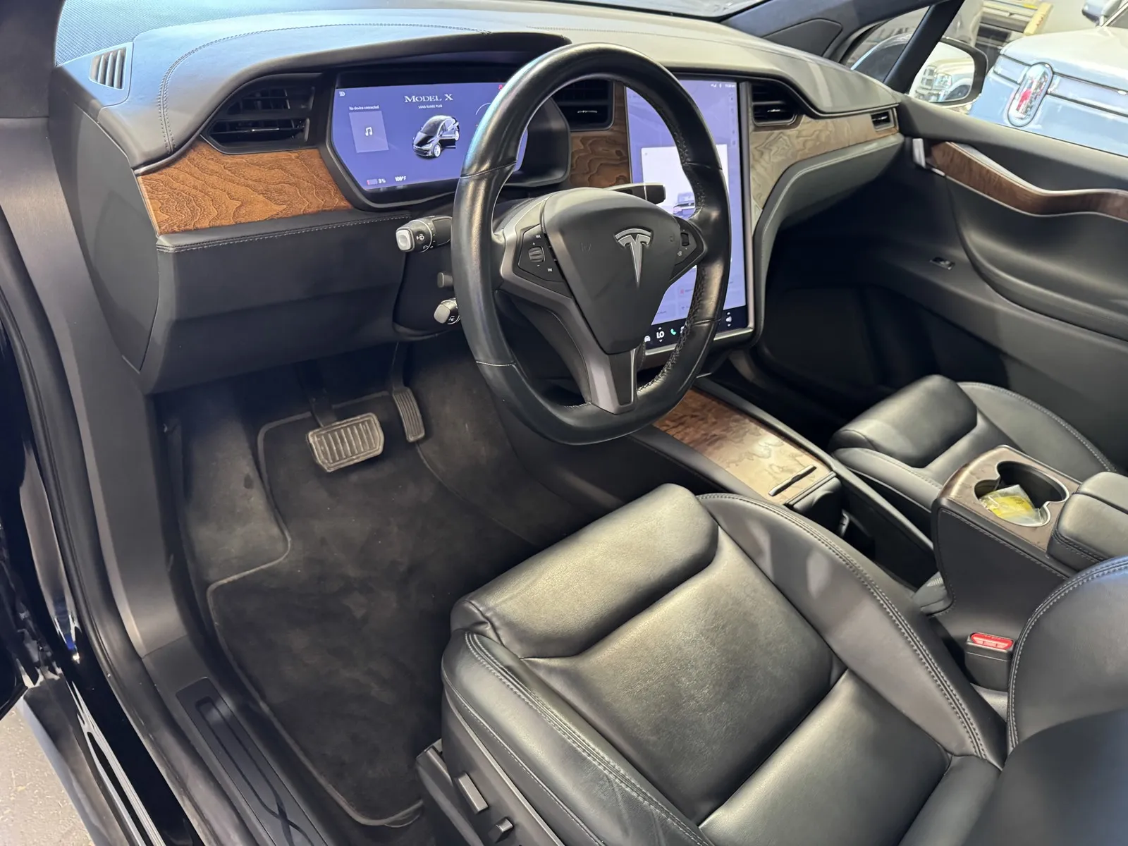 Tesla Model X photo 11