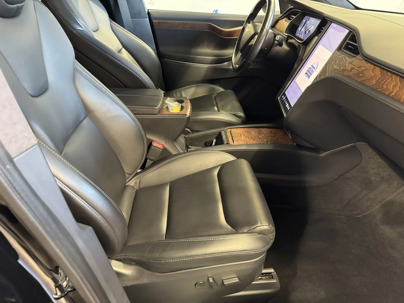 Tesla Model X photo 6