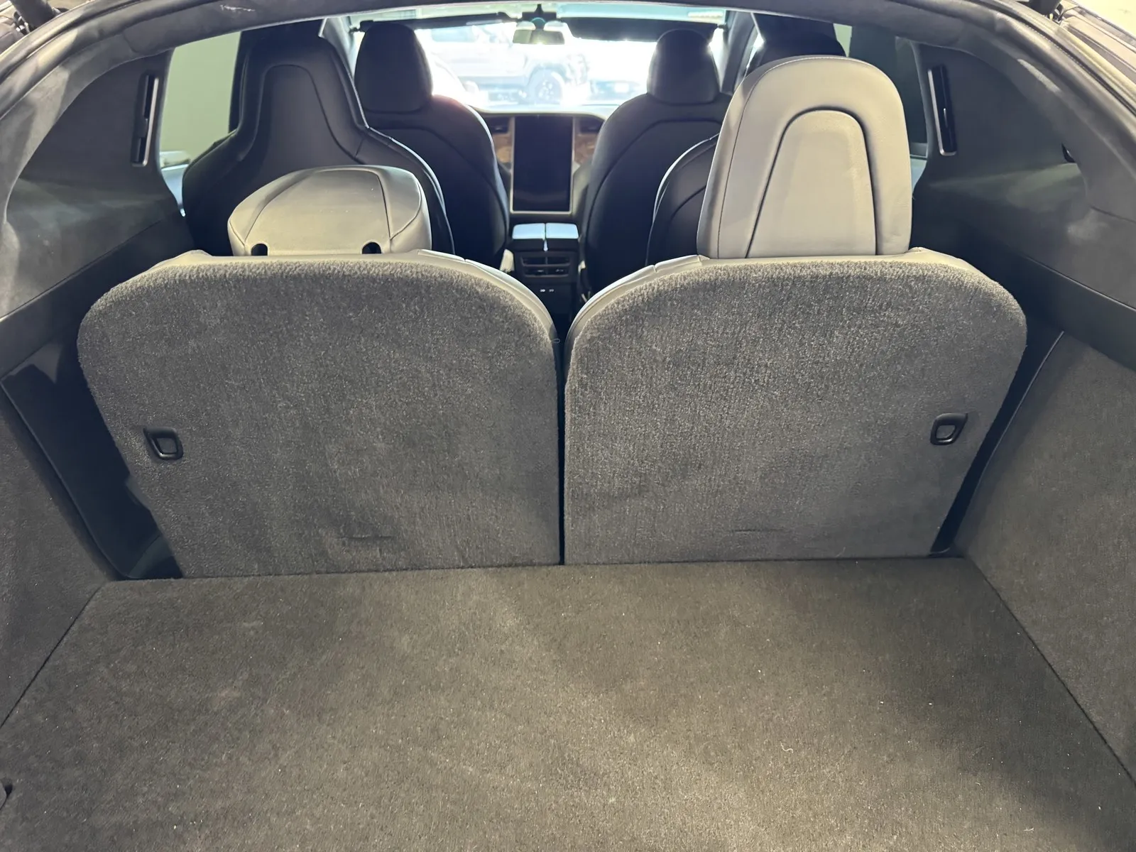 Tesla Model X photo 7
