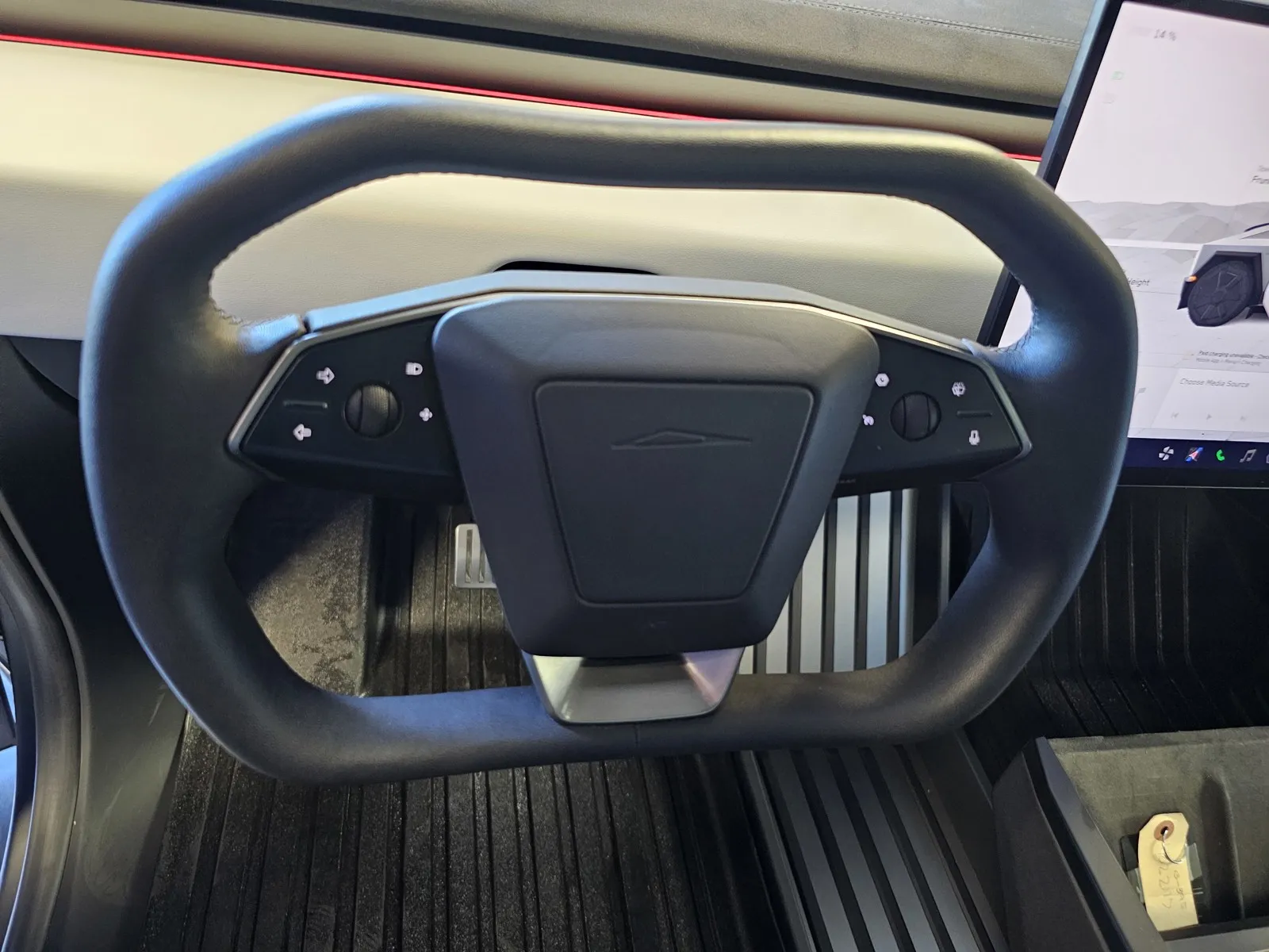 Tesla Cybertruck photo 15