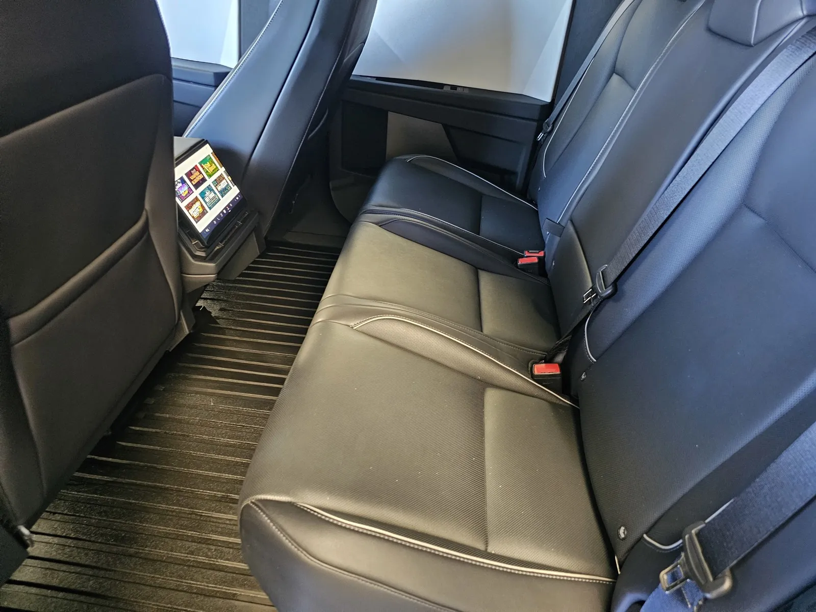 Tesla Cybertruck photo 12