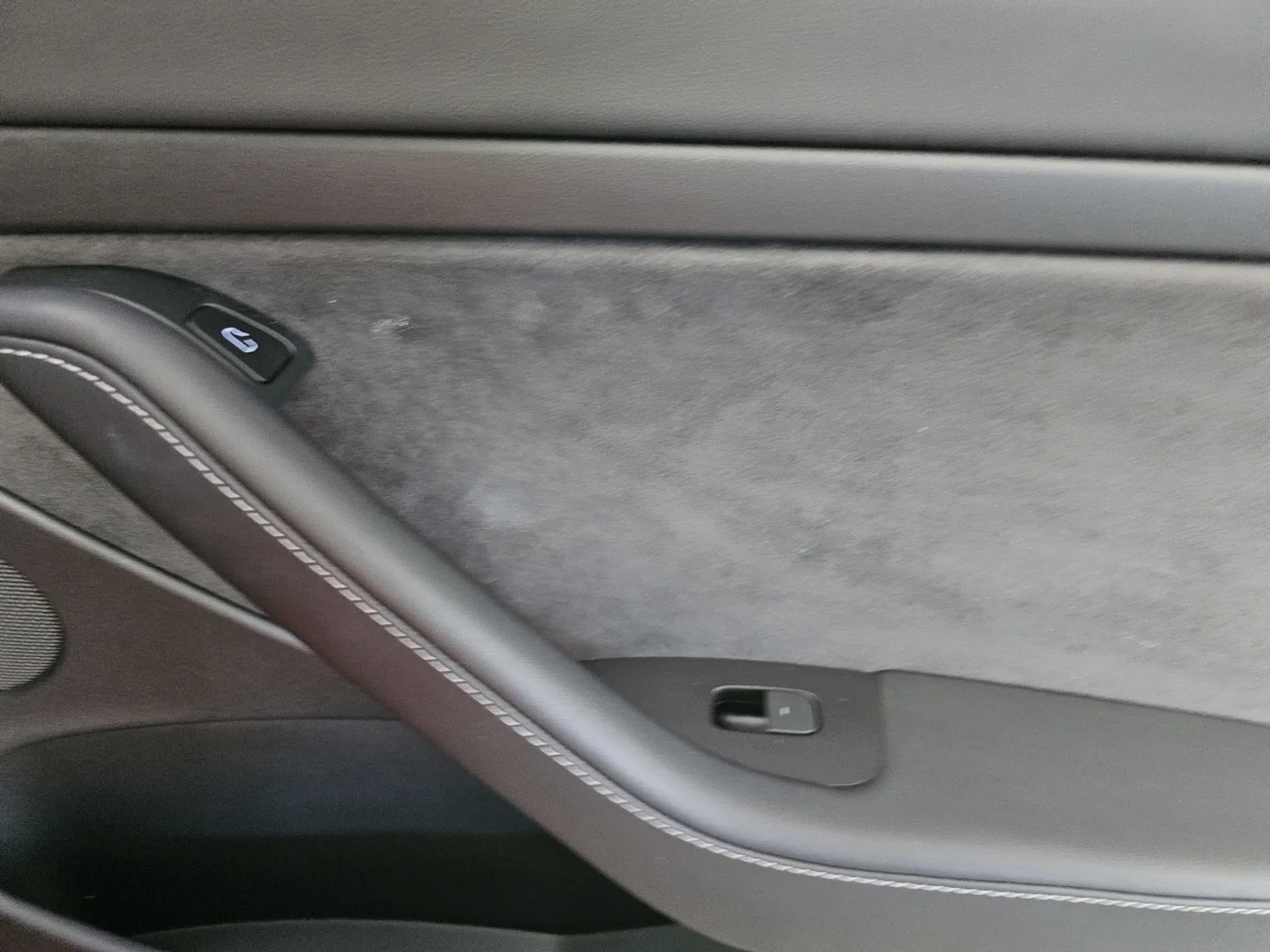 Tesla Model 3 photo 7