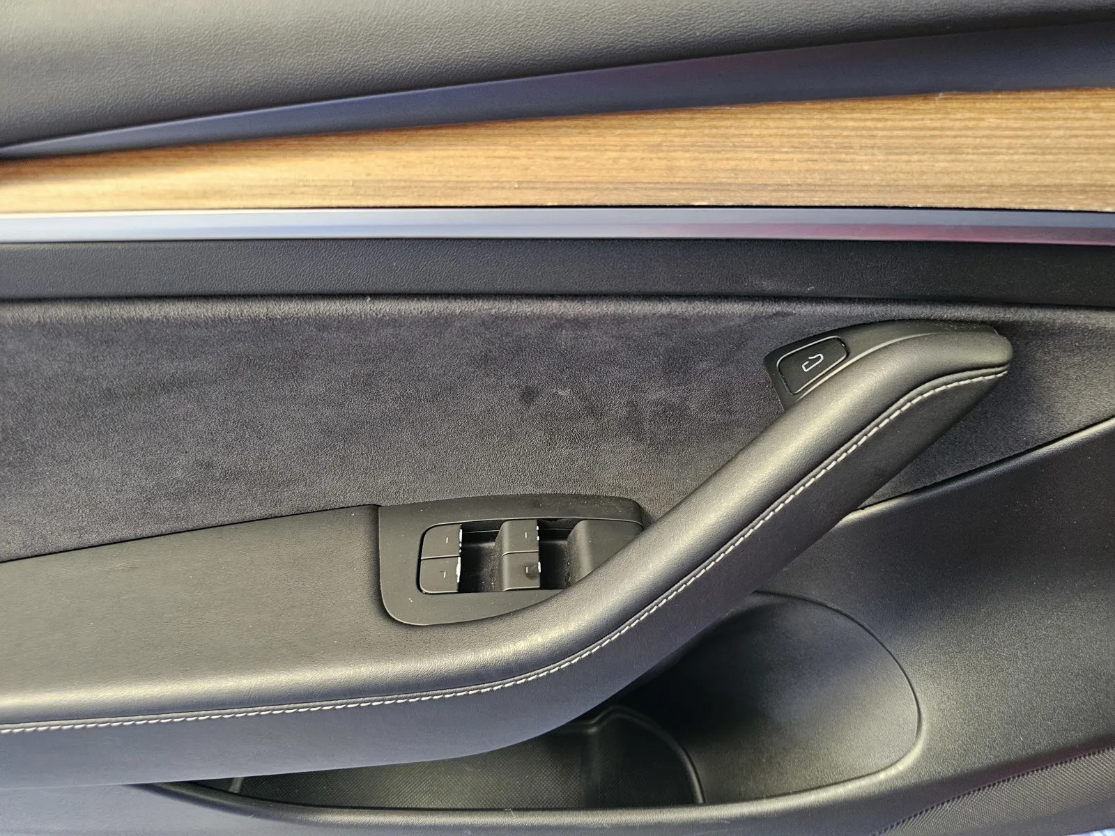 Tesla Model 3 photo 12