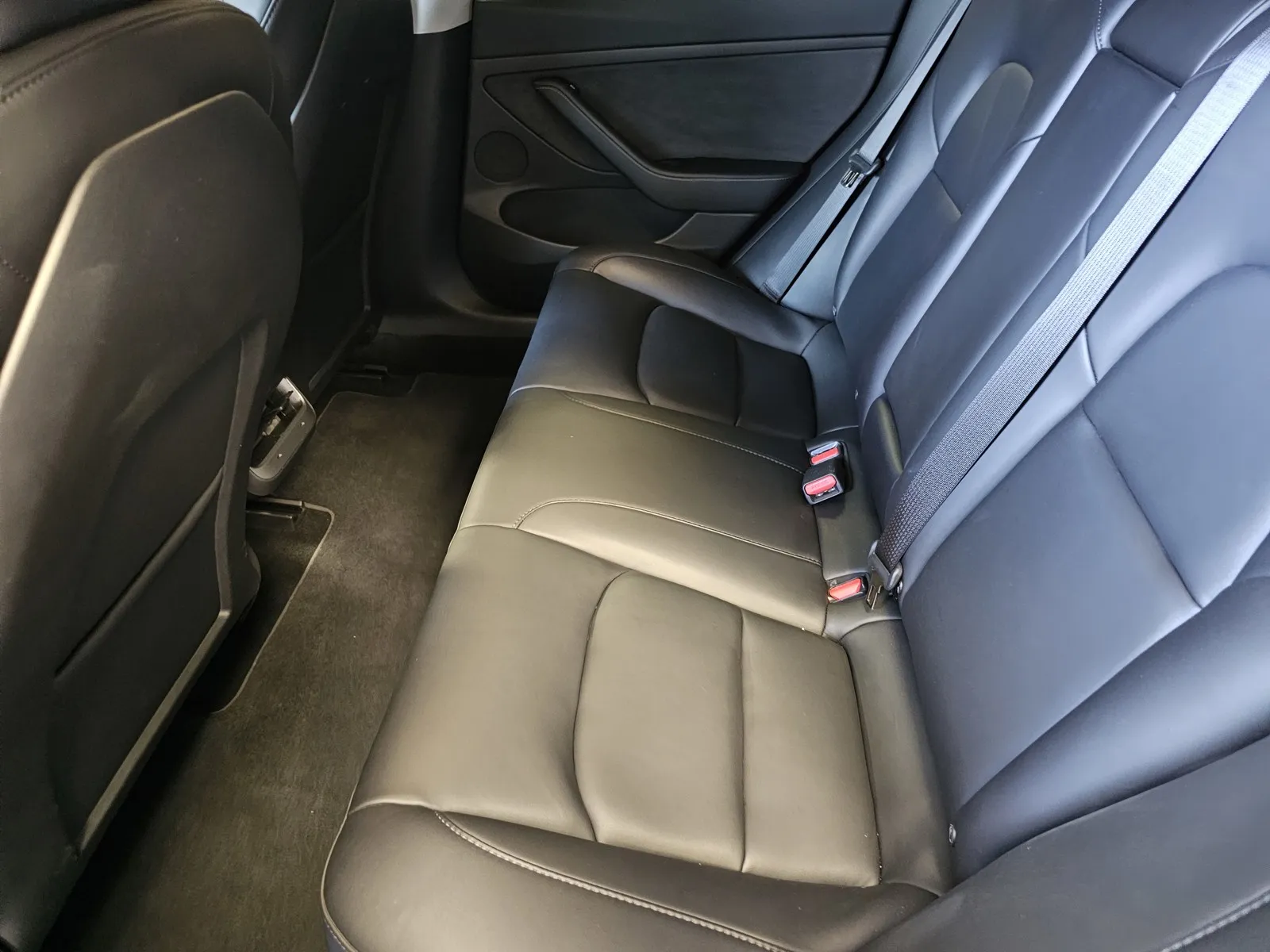 Tesla Model 3 photo 11
