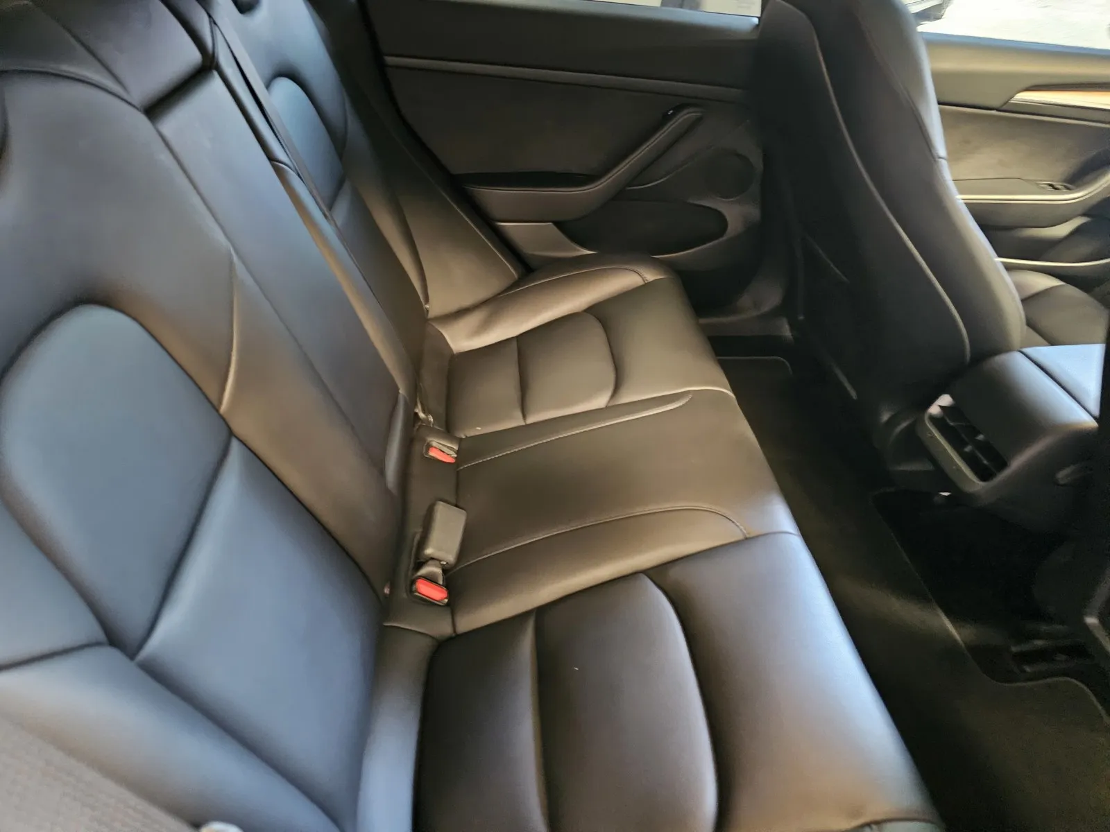 Tesla Model 3 photo 8