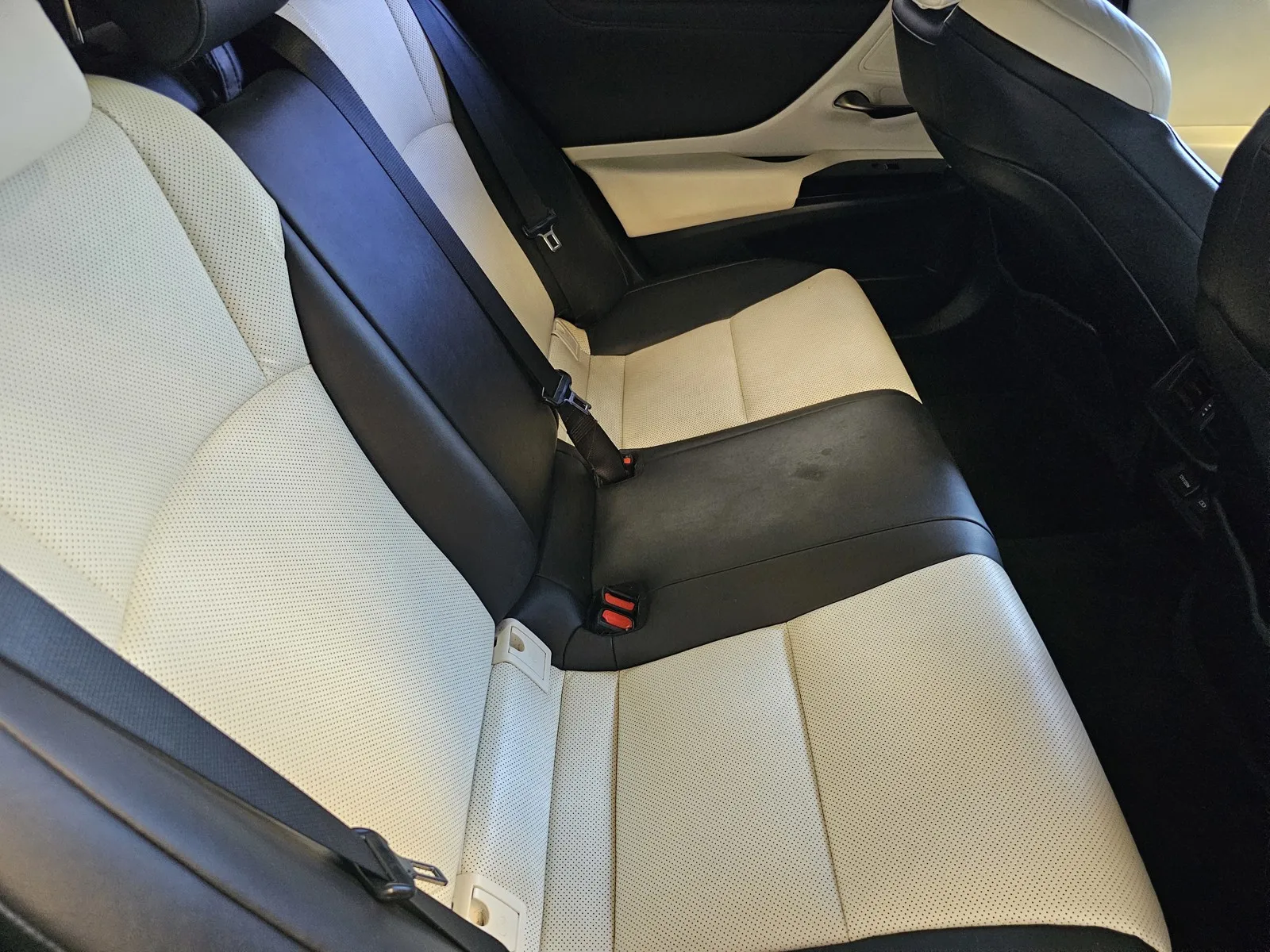 Lexus ES photo 9
