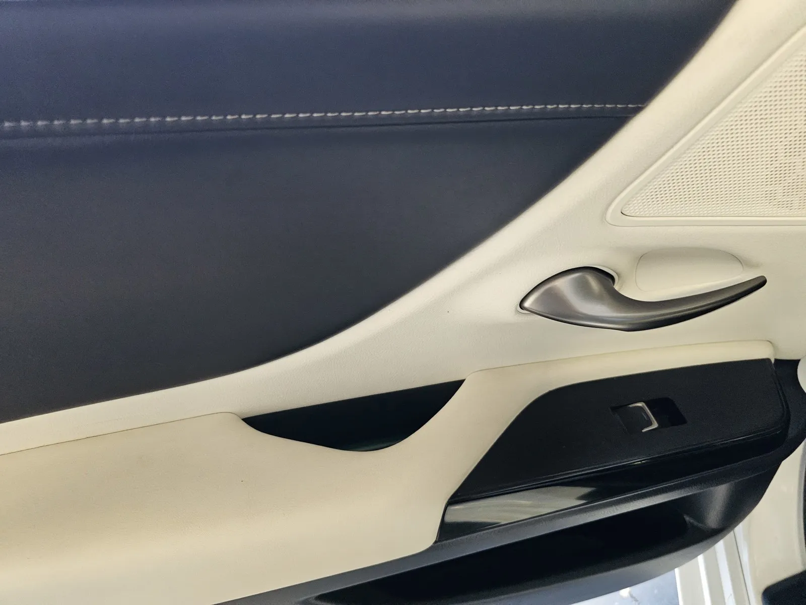 Lexus ES photo 10