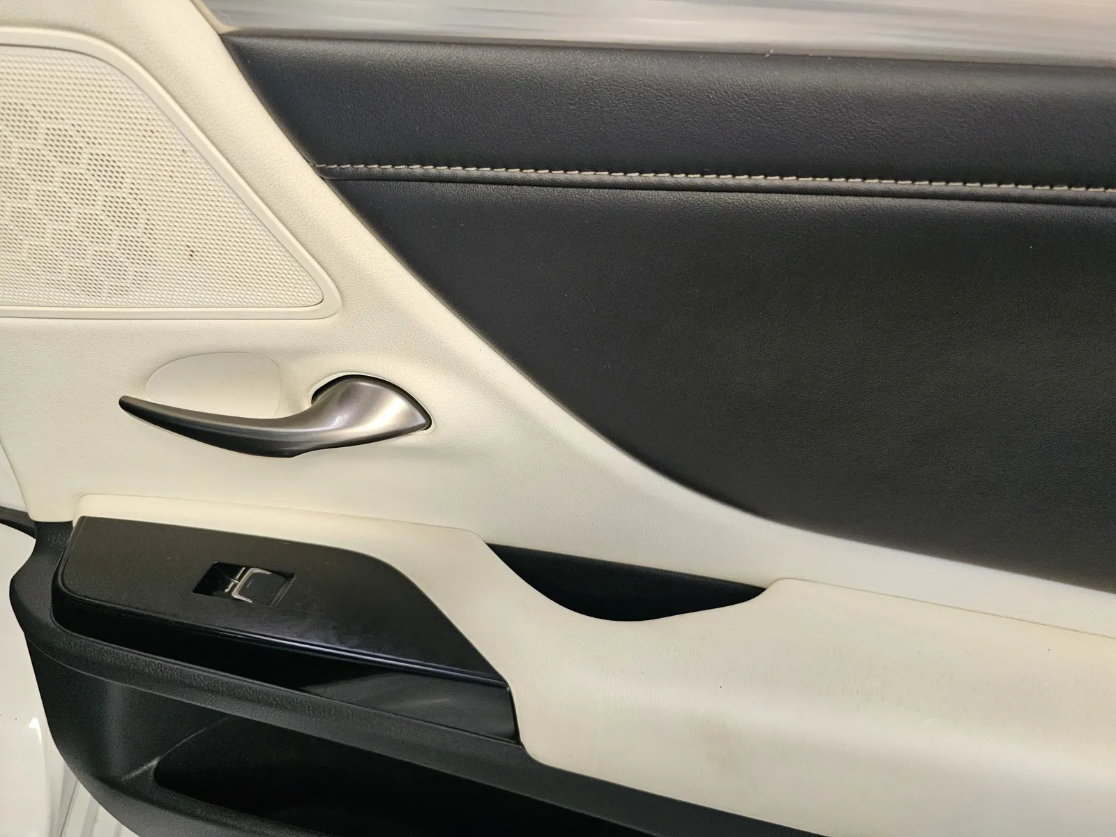 Lexus ES photo 8