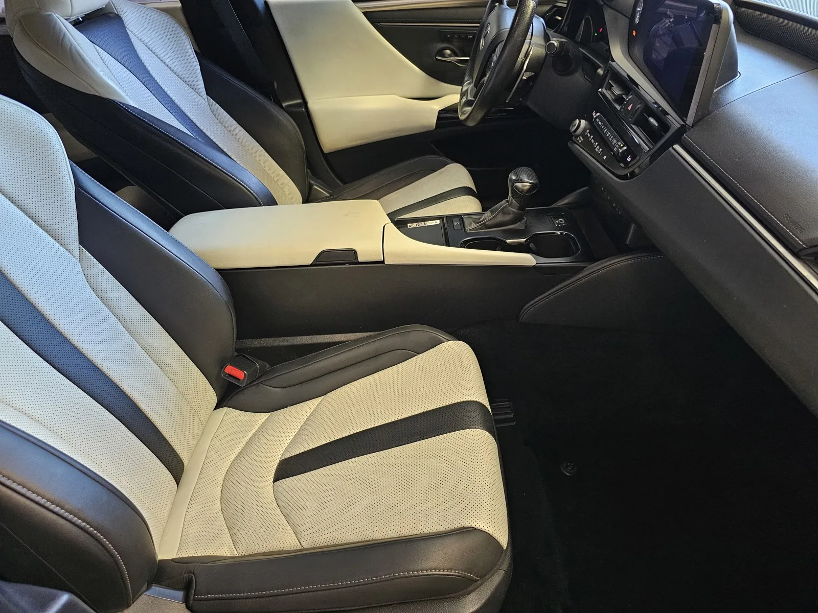Lexus ES photo 7