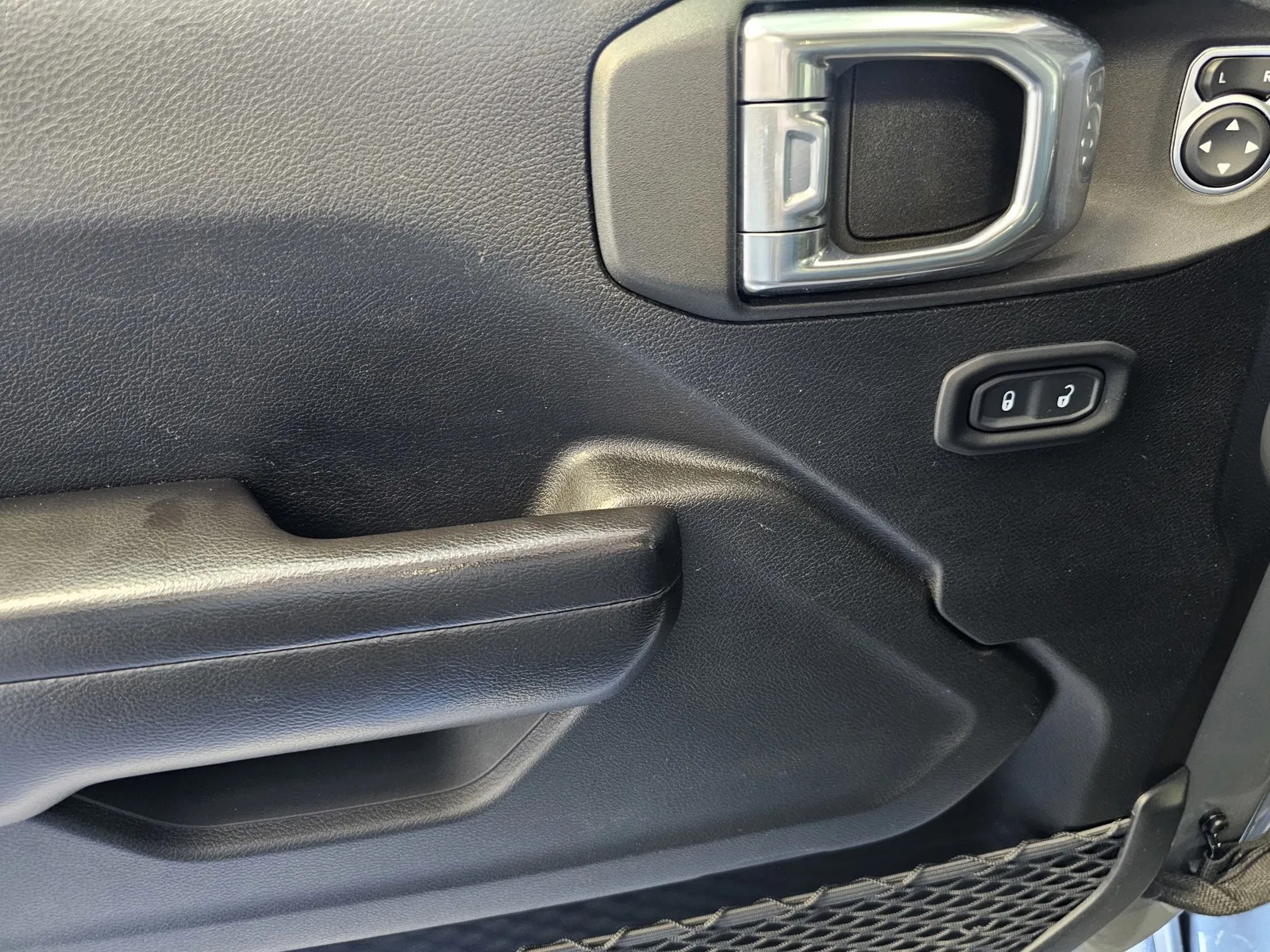 Jeep Wrangler photo 13