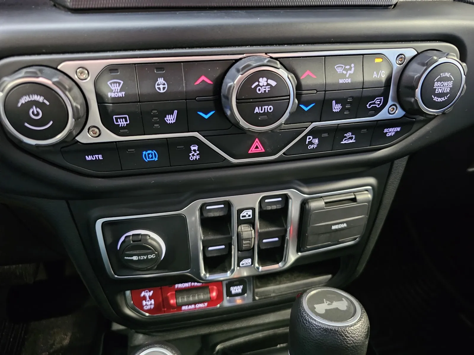 Jeep Wrangler photo 18
