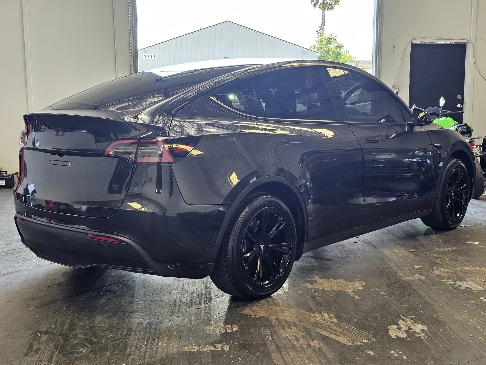 Tesla Model Y photo 4