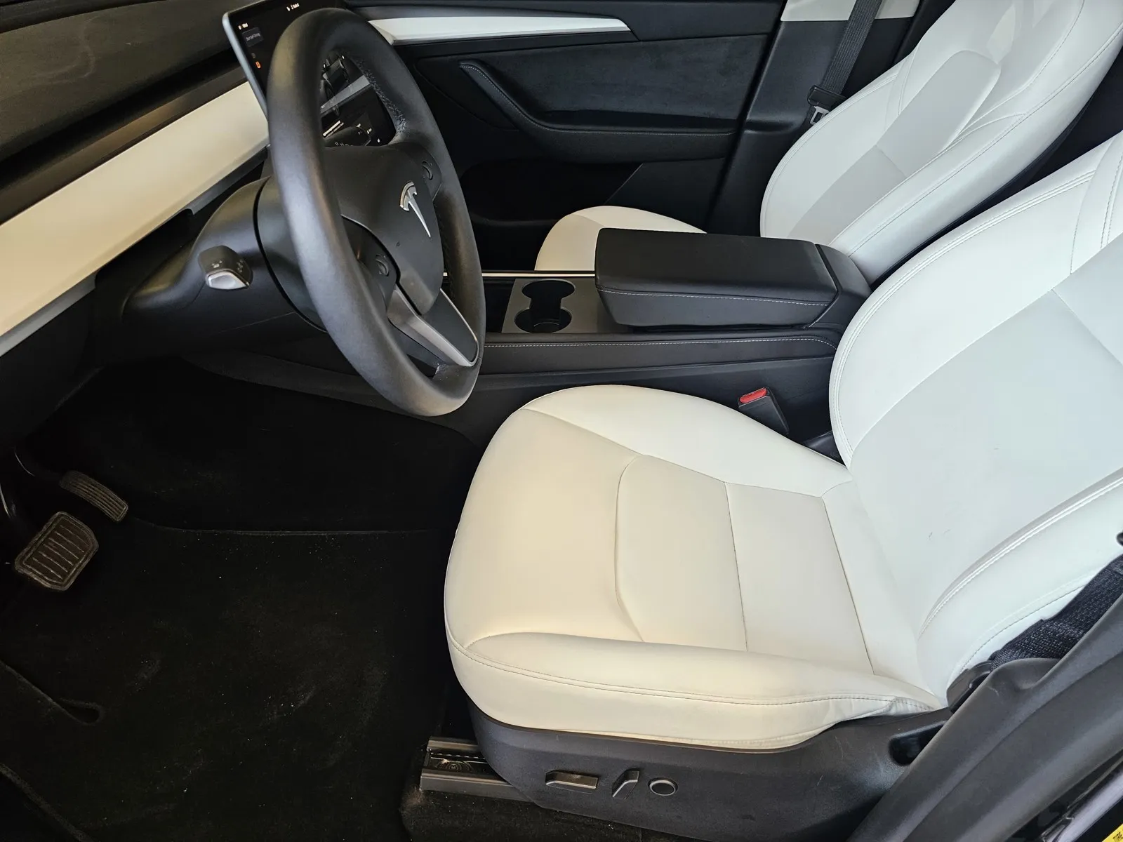 Tesla Model Y photo 14