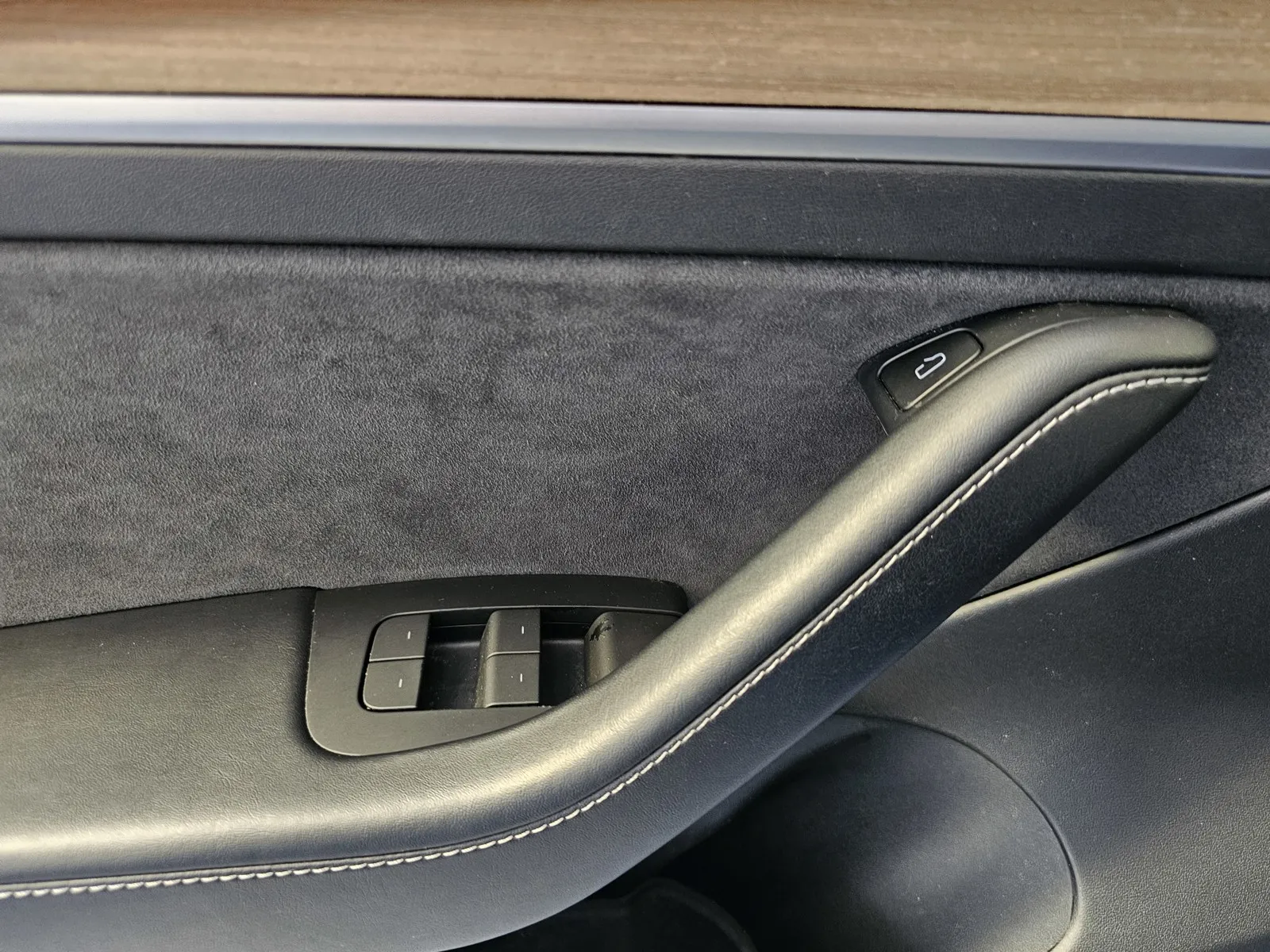 Tesla Model 3 photo 13