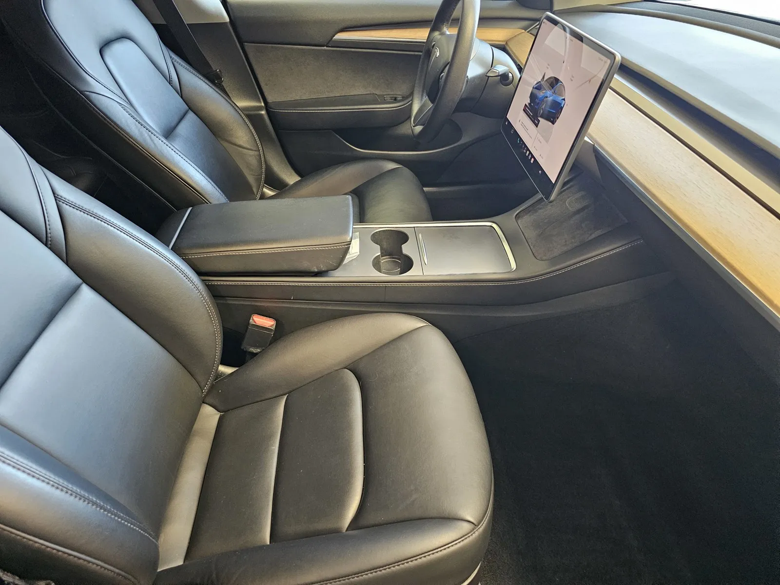 Tesla Model 3 photo 7