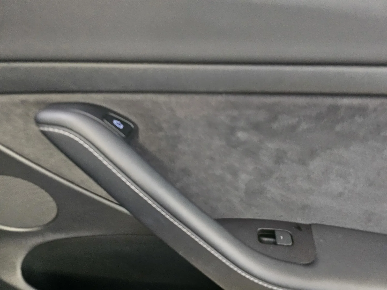 Tesla Model 3 photo 8