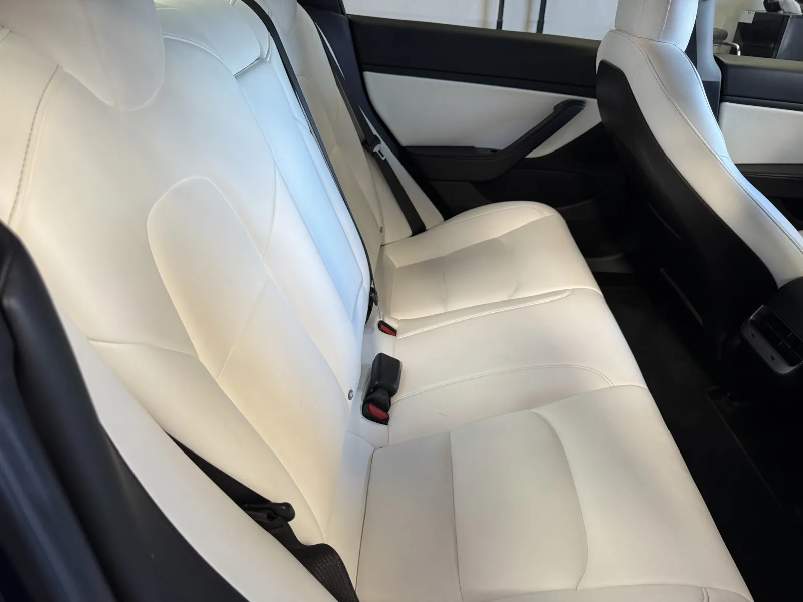 Tesla Model 3 photo 7