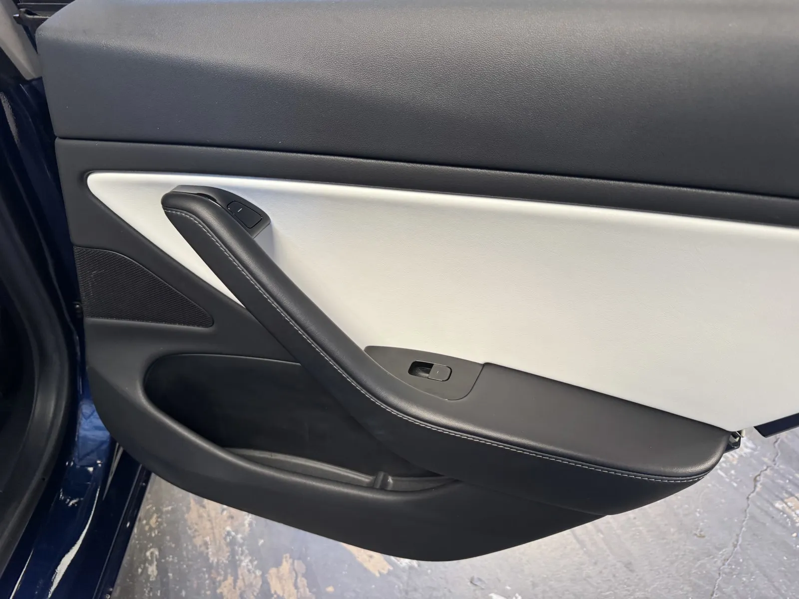 Tesla Model 3 photo 8