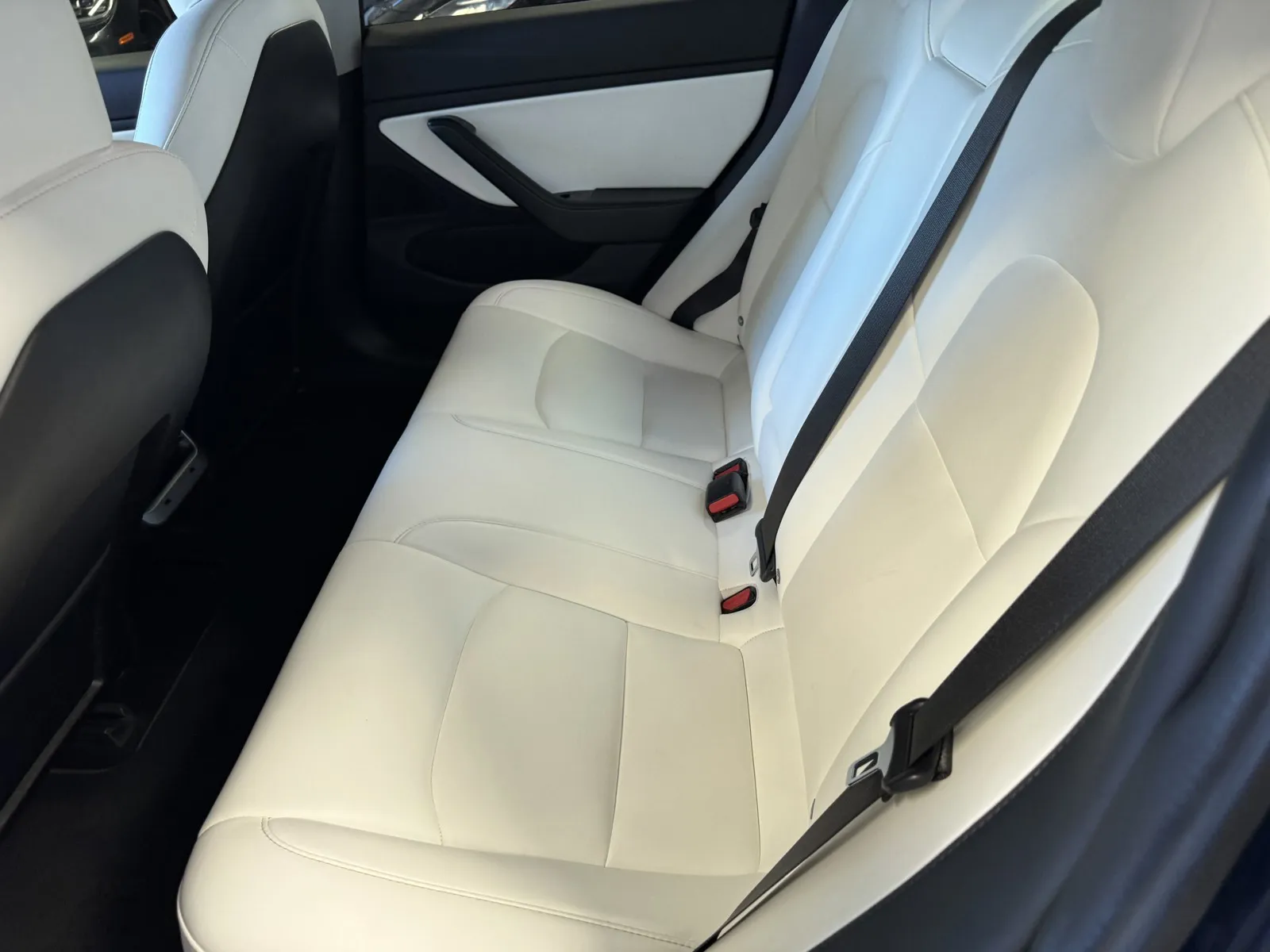 Tesla Model 3 photo 9