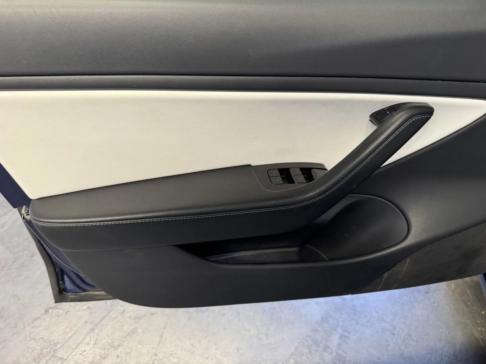 Tesla Model 3 photo 12