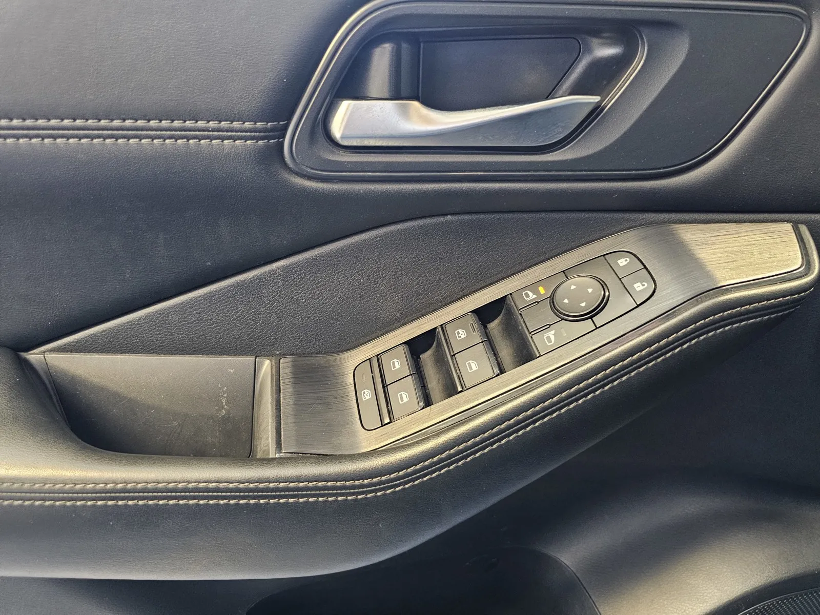Nissan Rogue photo 14