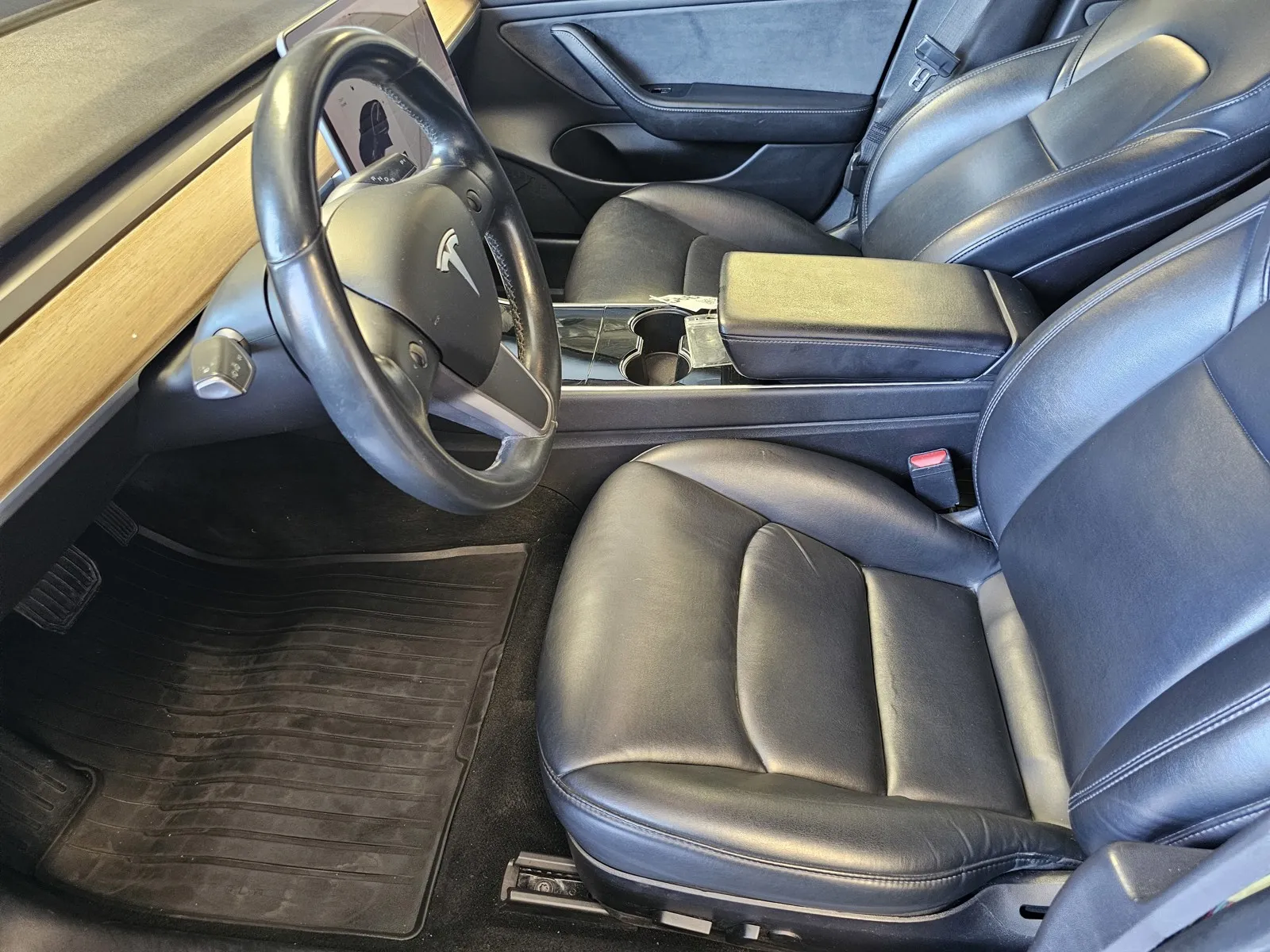 Tesla Model 3 photo 14