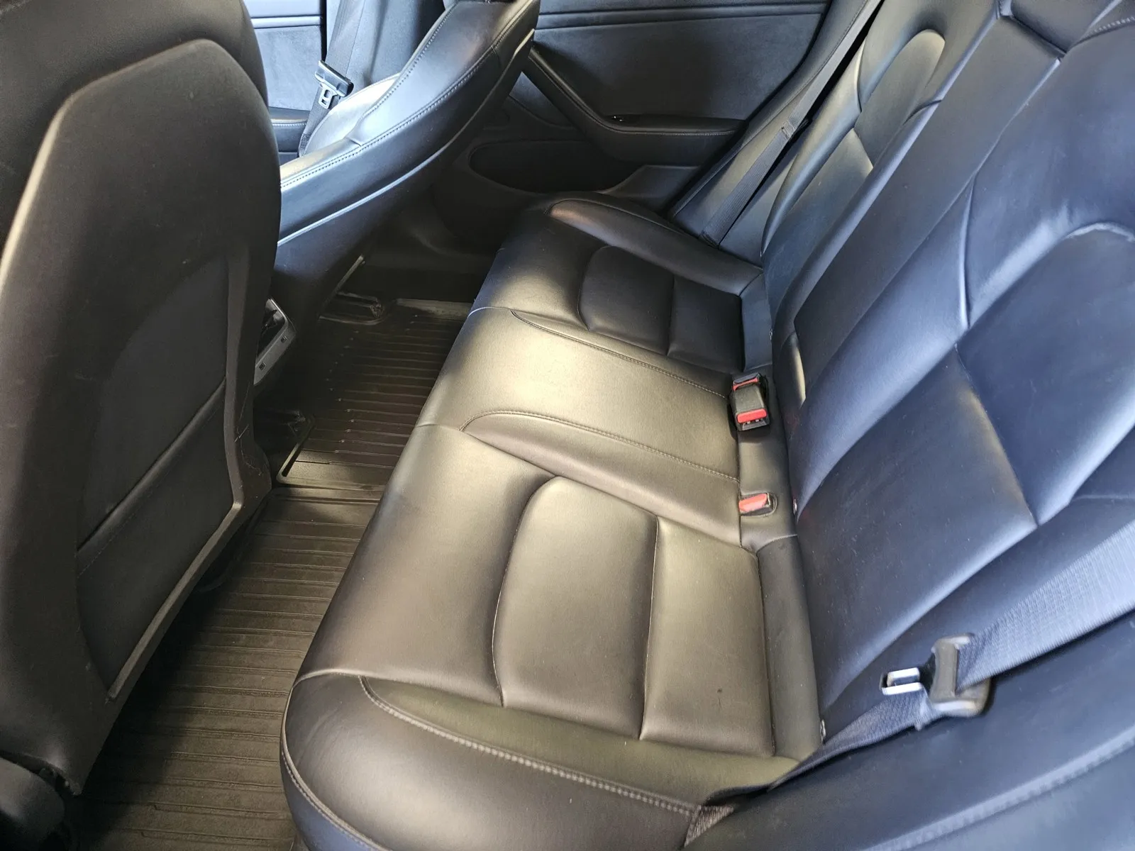 Tesla Model 3 photo 12