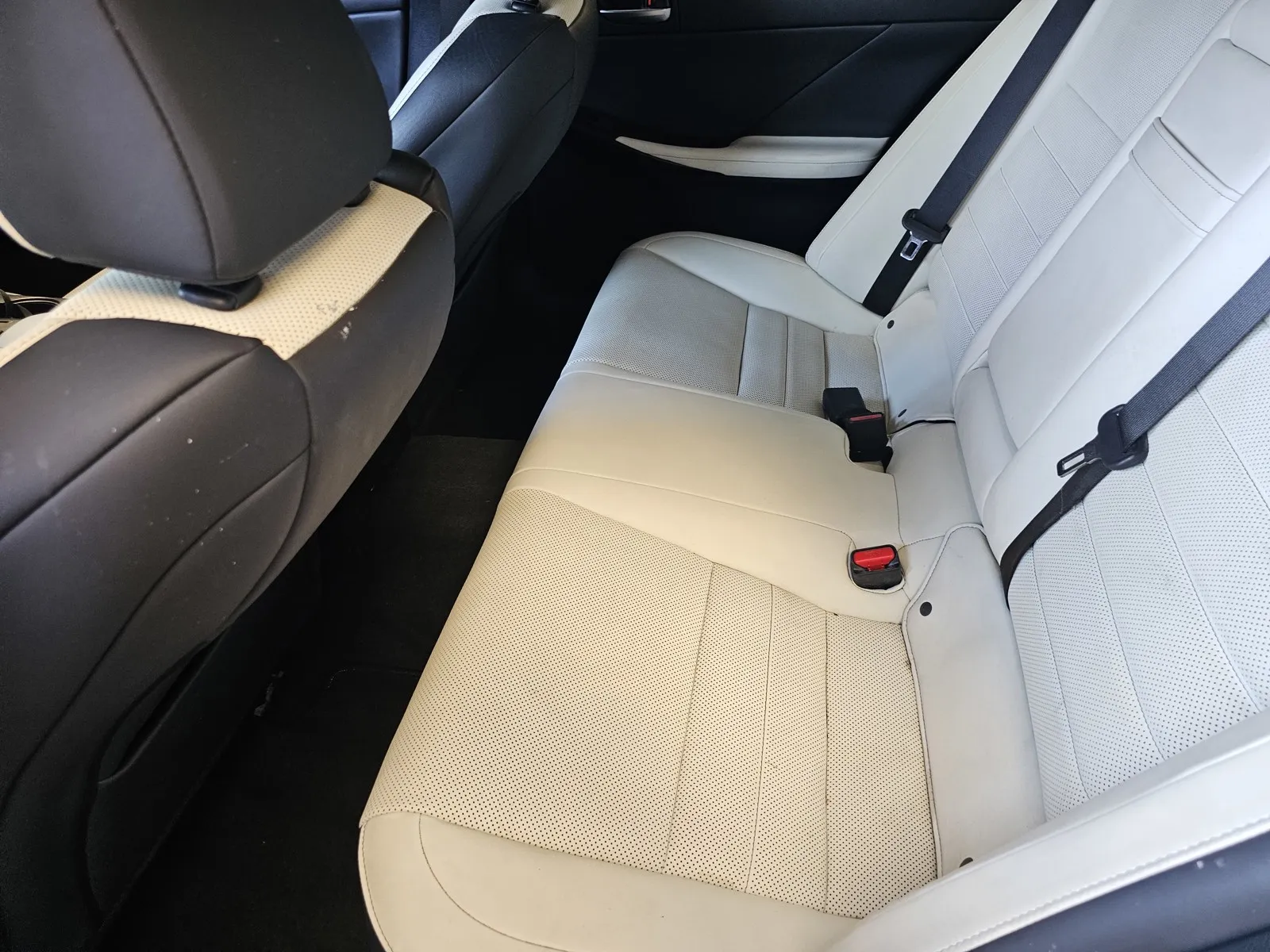 Lexus IS photo 12