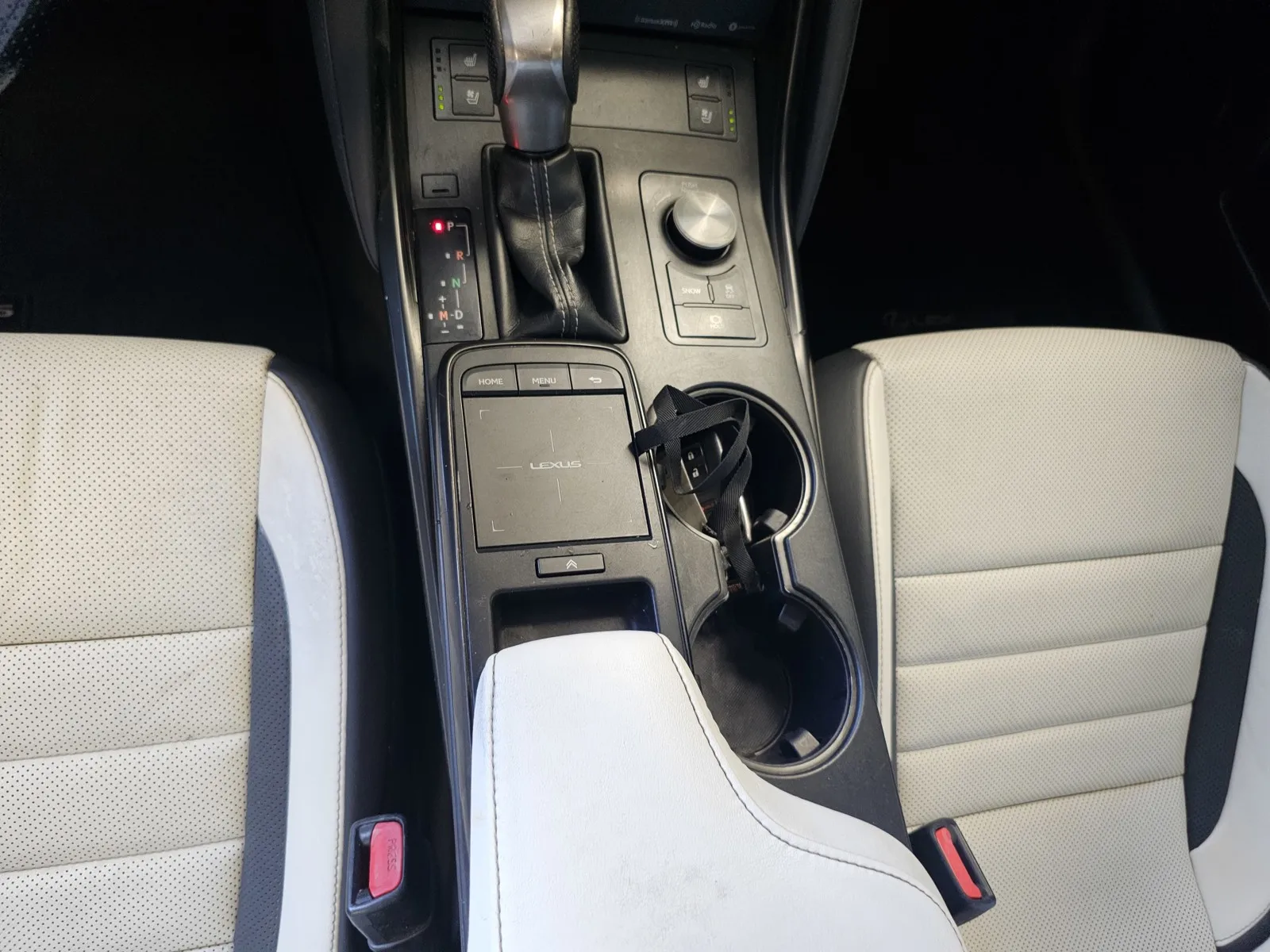 Lexus IS photo 17