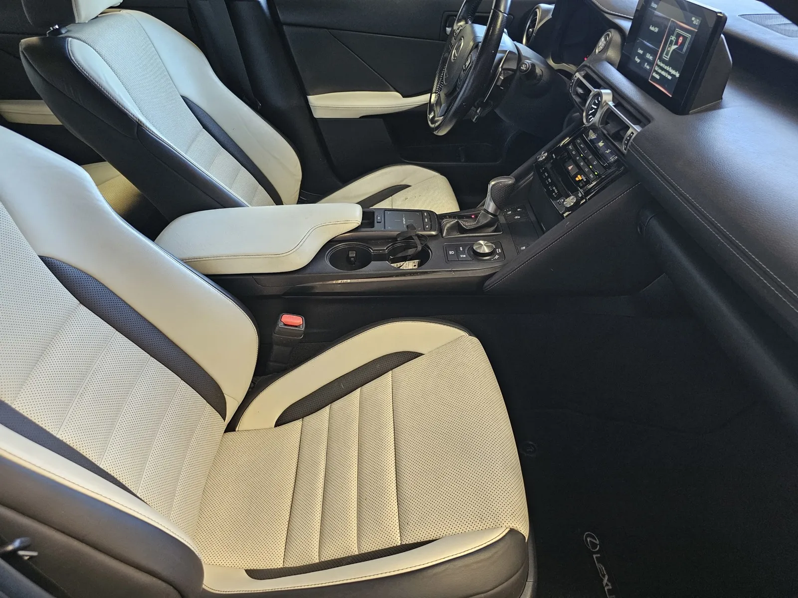 Lexus IS photo 7