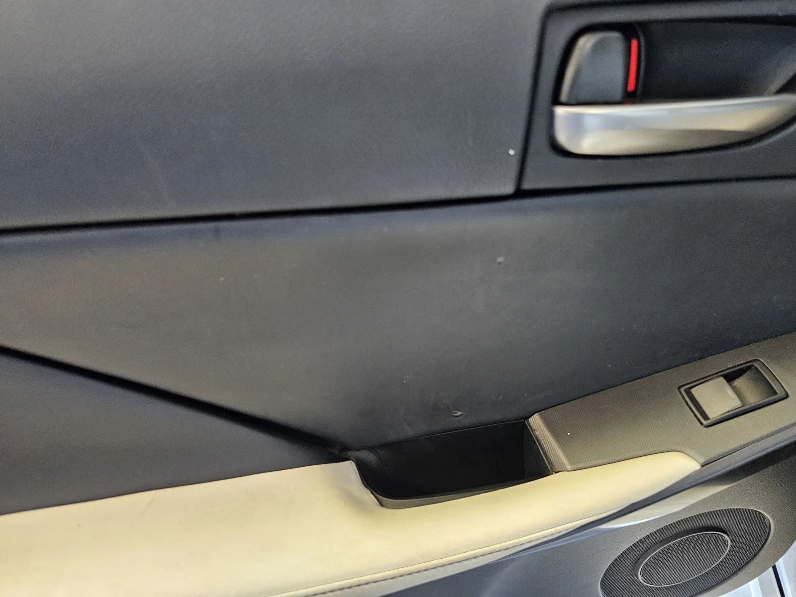 Lexus IS photo 11